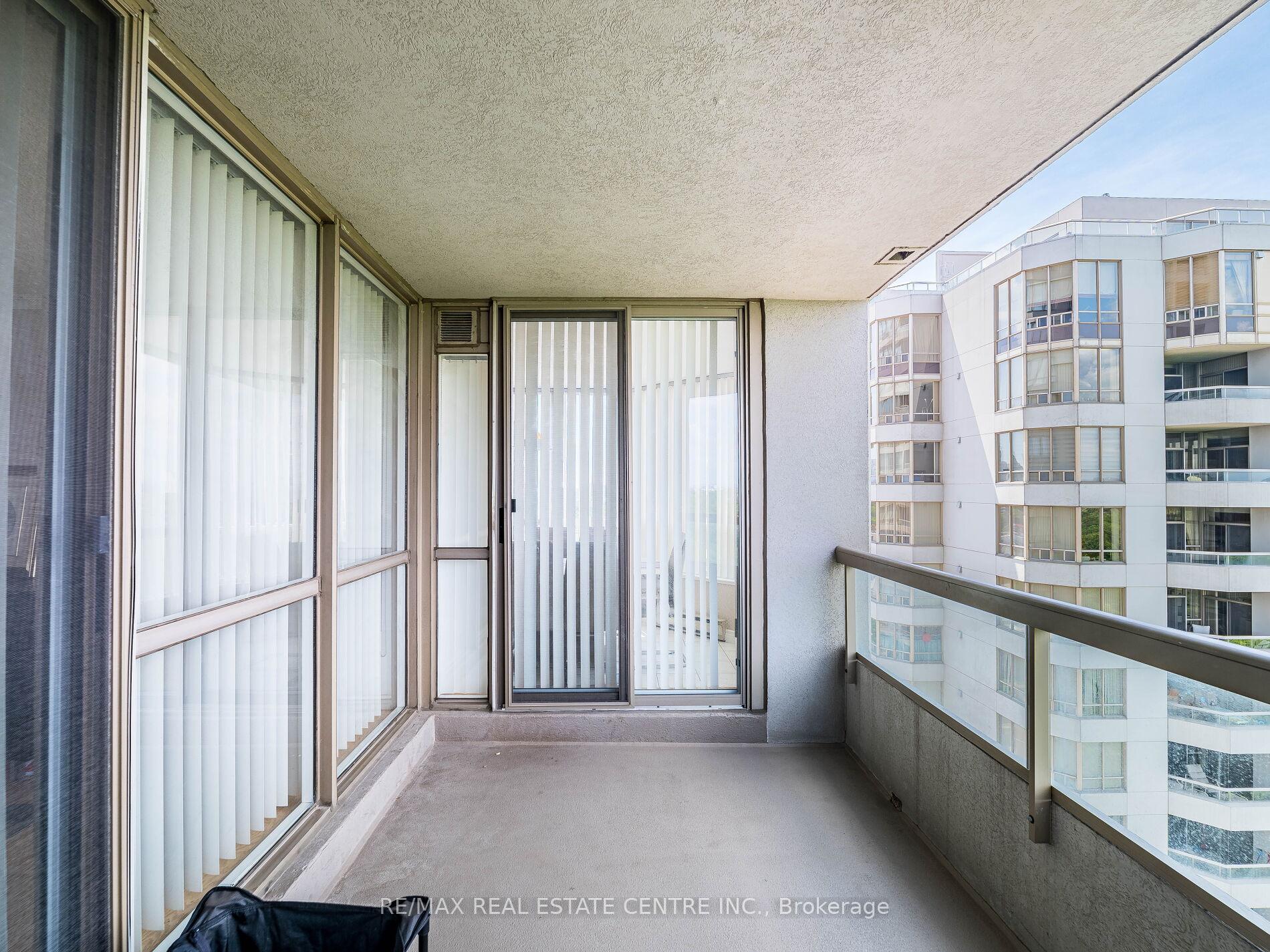 3 Bedrooms Condo at 168 Bonis, Toronto For sale
