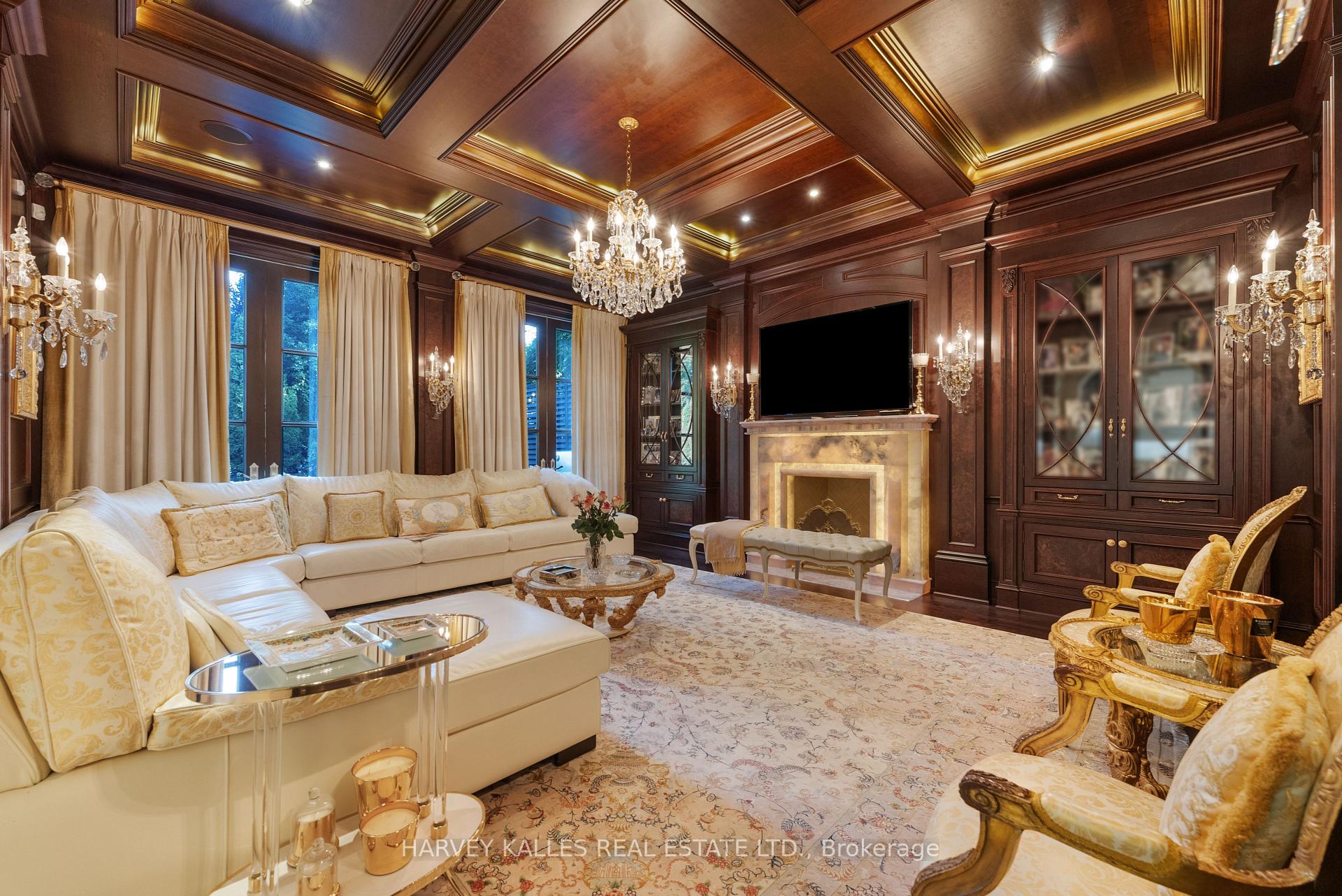215 Strathallan Wood