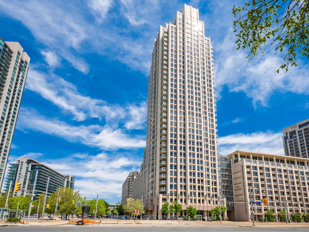 2 Bedrooms Condo at 628 Fleet, Toronto For sale