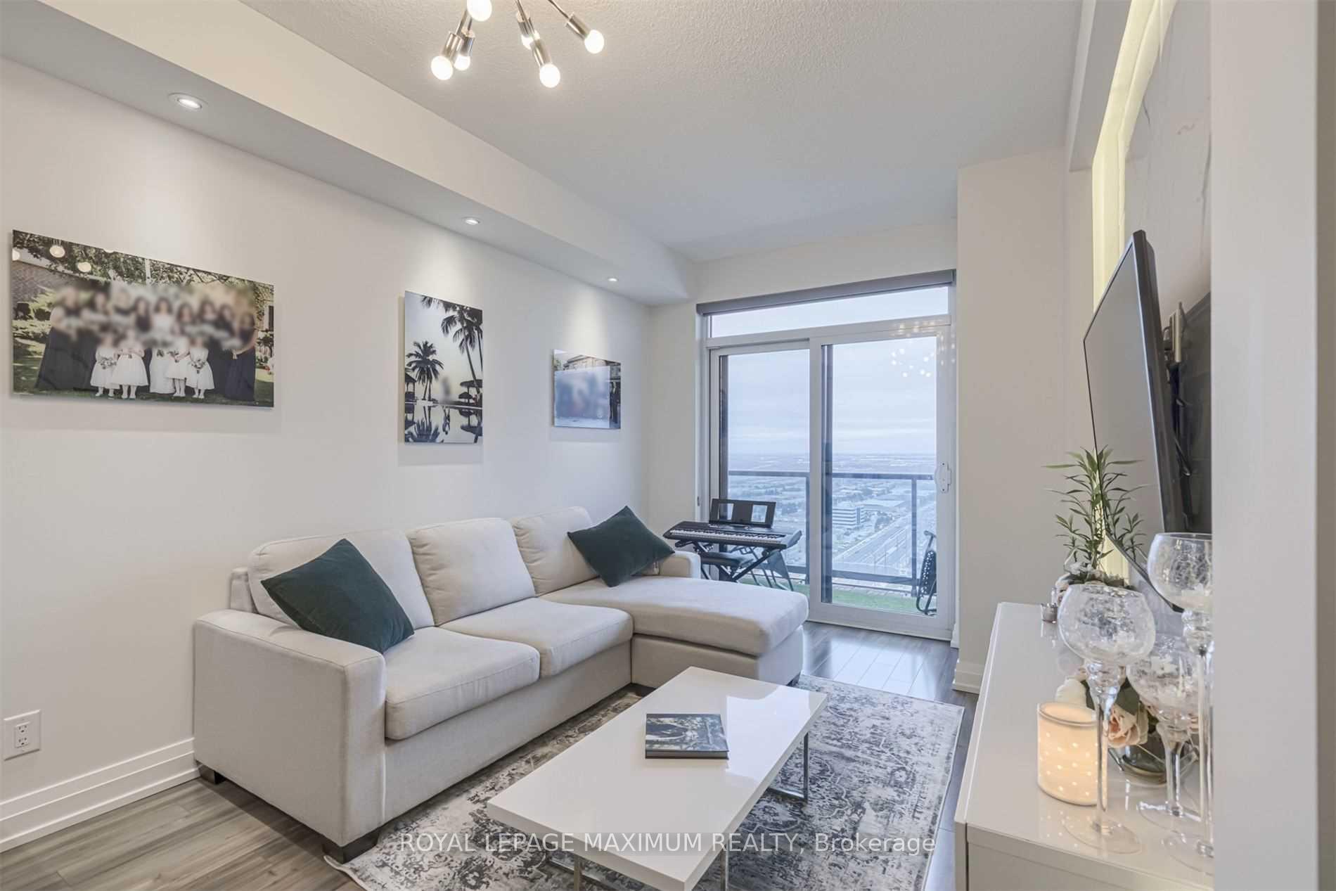 2 Bedrooms Condo at 3700 Highway 7, Vaughan For sale