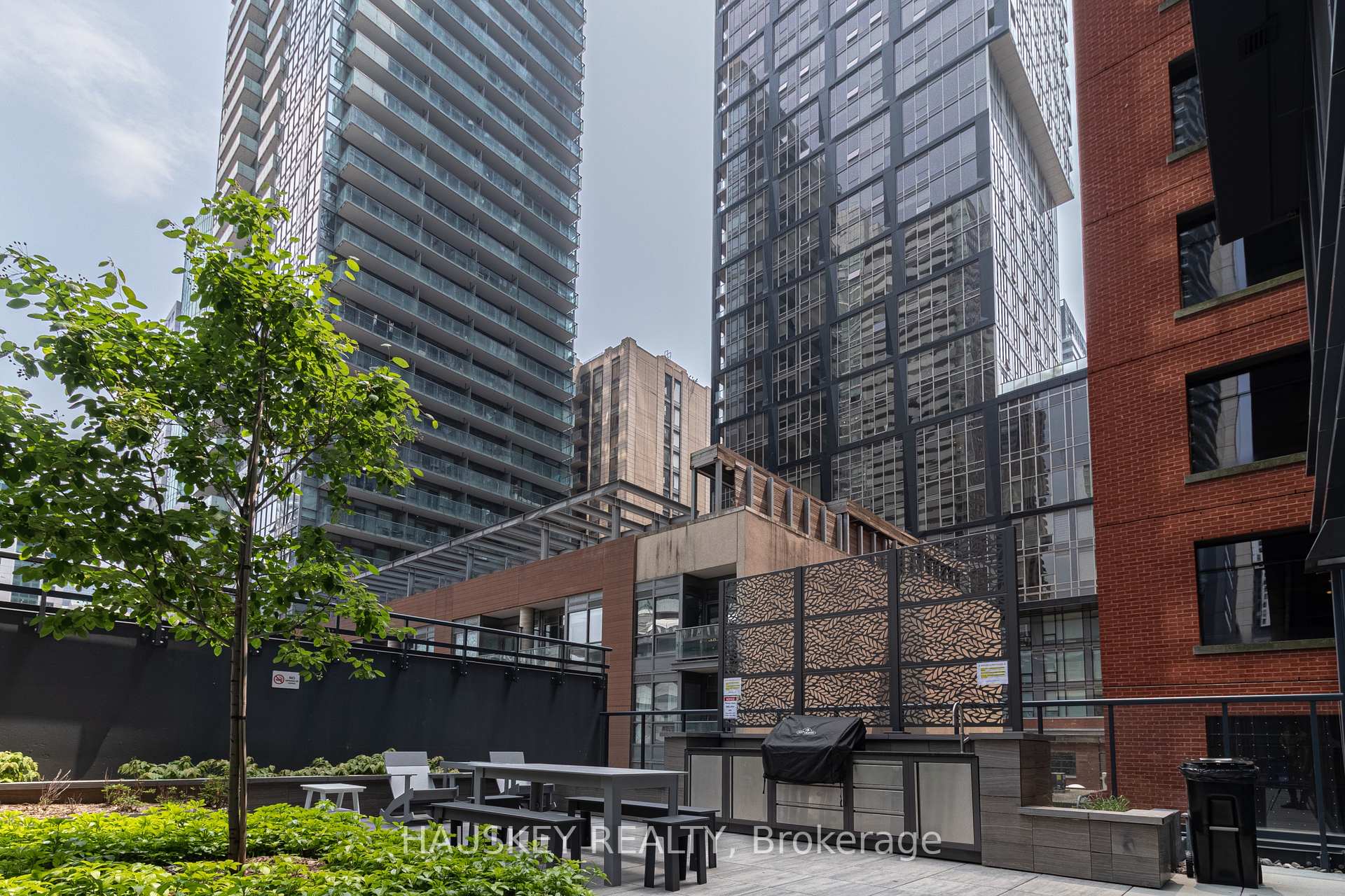 1 Bedroom Condo at 327 King, Toronto For sale
