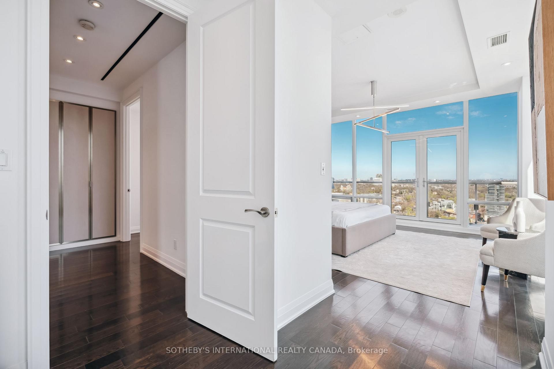3 Bedrooms Condo at 1 Bedford, Toronto For sale