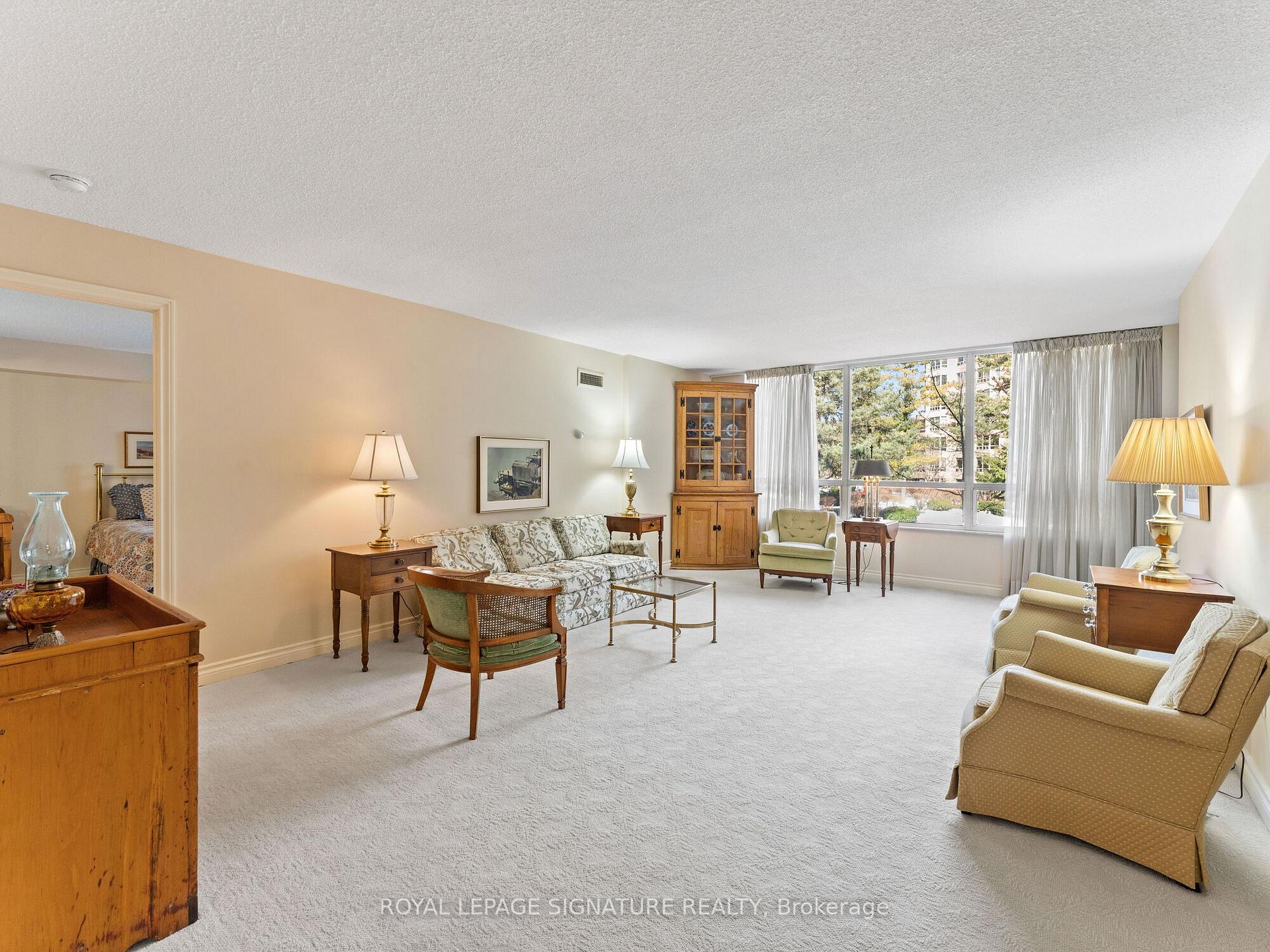 2 Bedrooms Condo at 1200 Don Mills, Toronto For sale