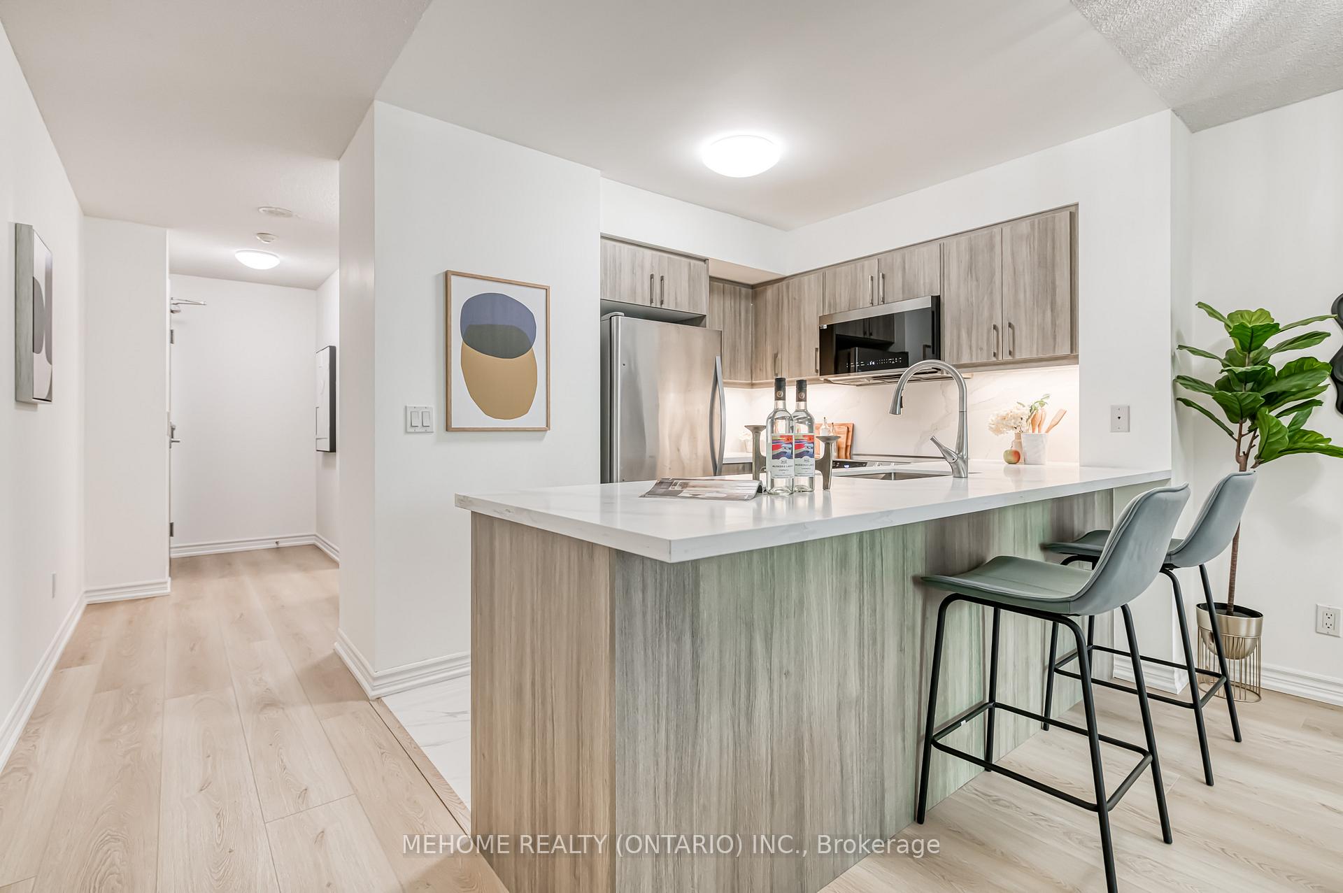 3 Bedrooms Condo at 19 Grand Trunk, Toronto For sale