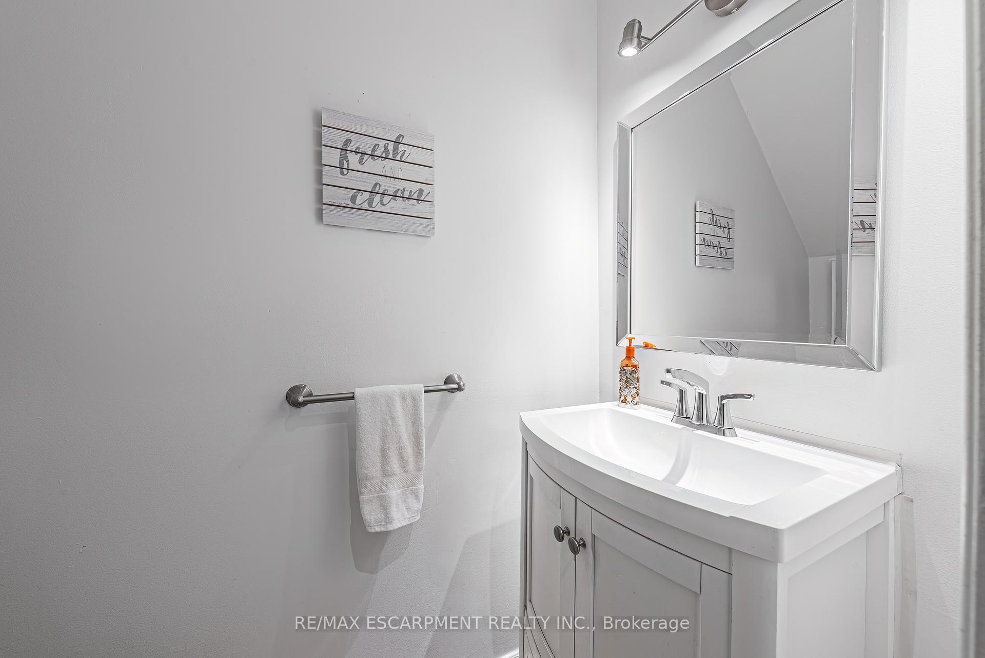 3 Bedrooms Condo at 1155 Paramount, Hamilton For sale
