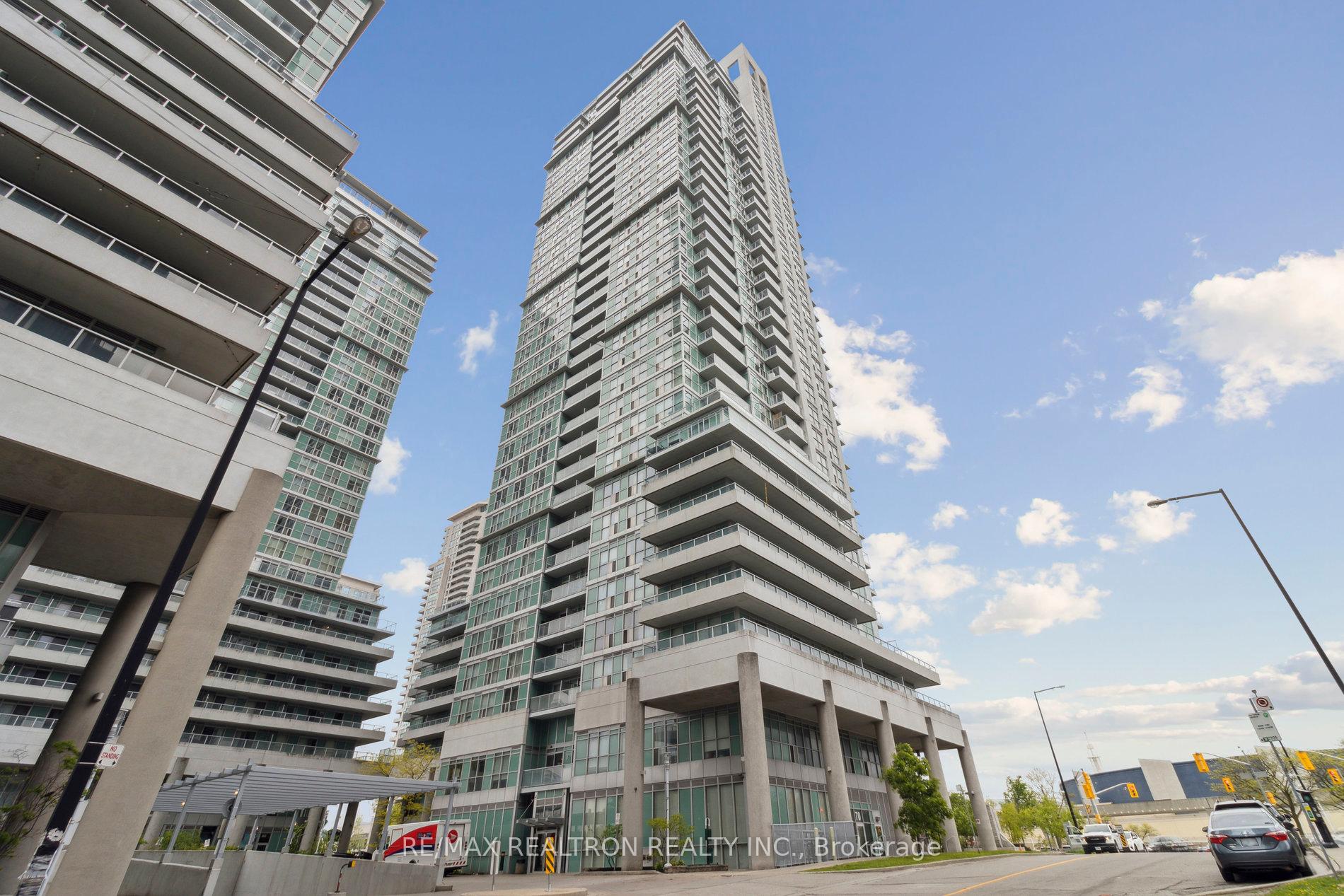 3 Bedrooms Condo at 70 Town Centre, Toronto For sale