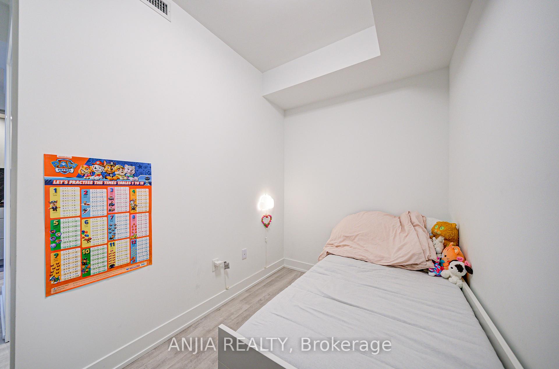 2 Bedrooms Condo at 30 Inn On The Park, Toronto For sale