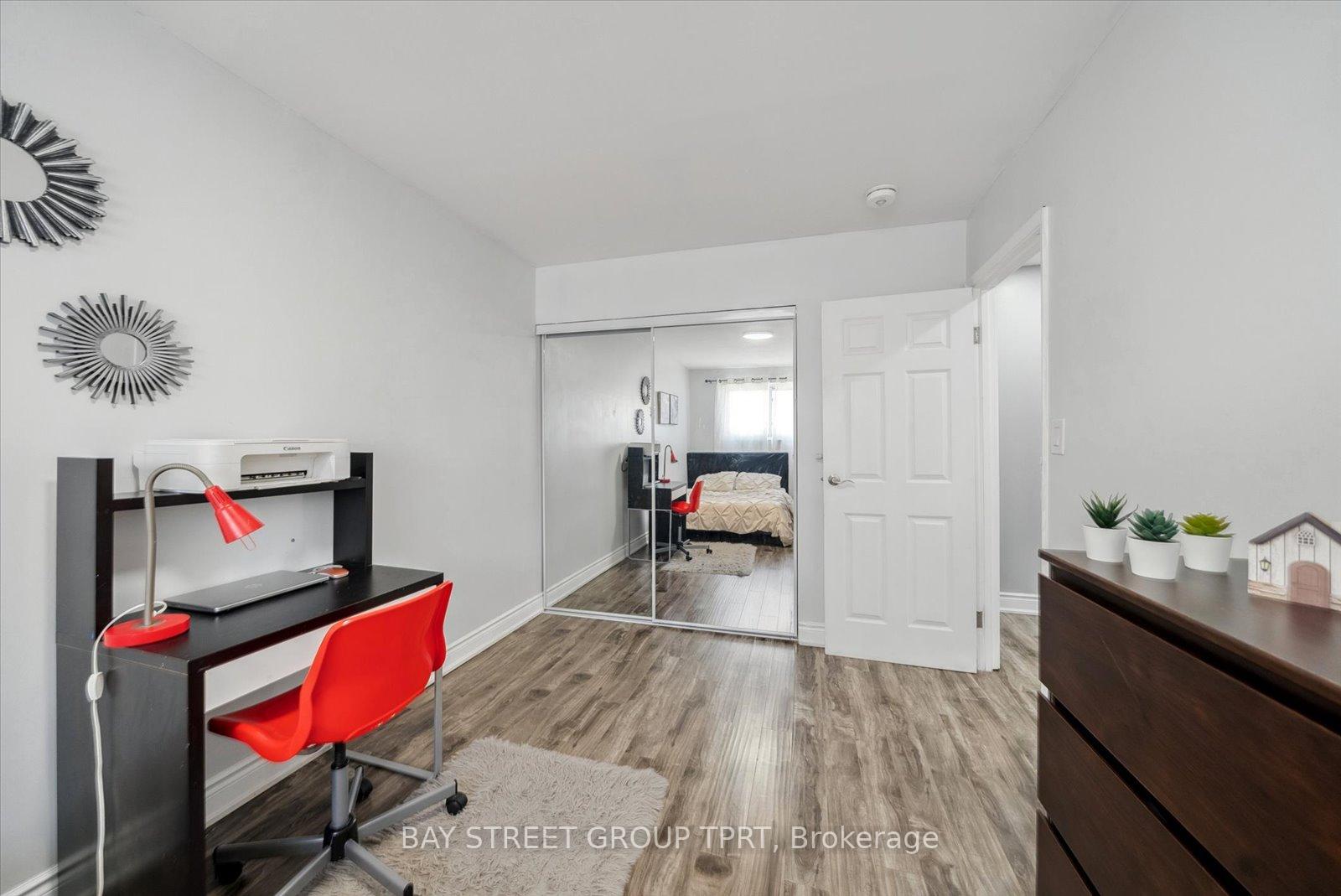 4 Bedrooms Condo at 16 Bur Oak, Toronto For sale