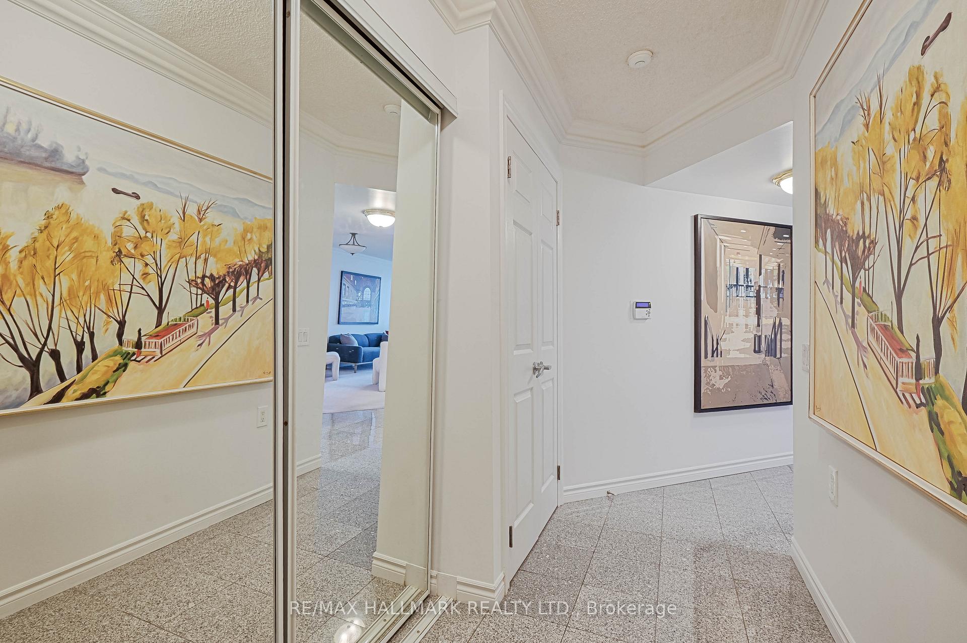 2 Bedrooms Condo at 388 Bloor, Toronto For sale