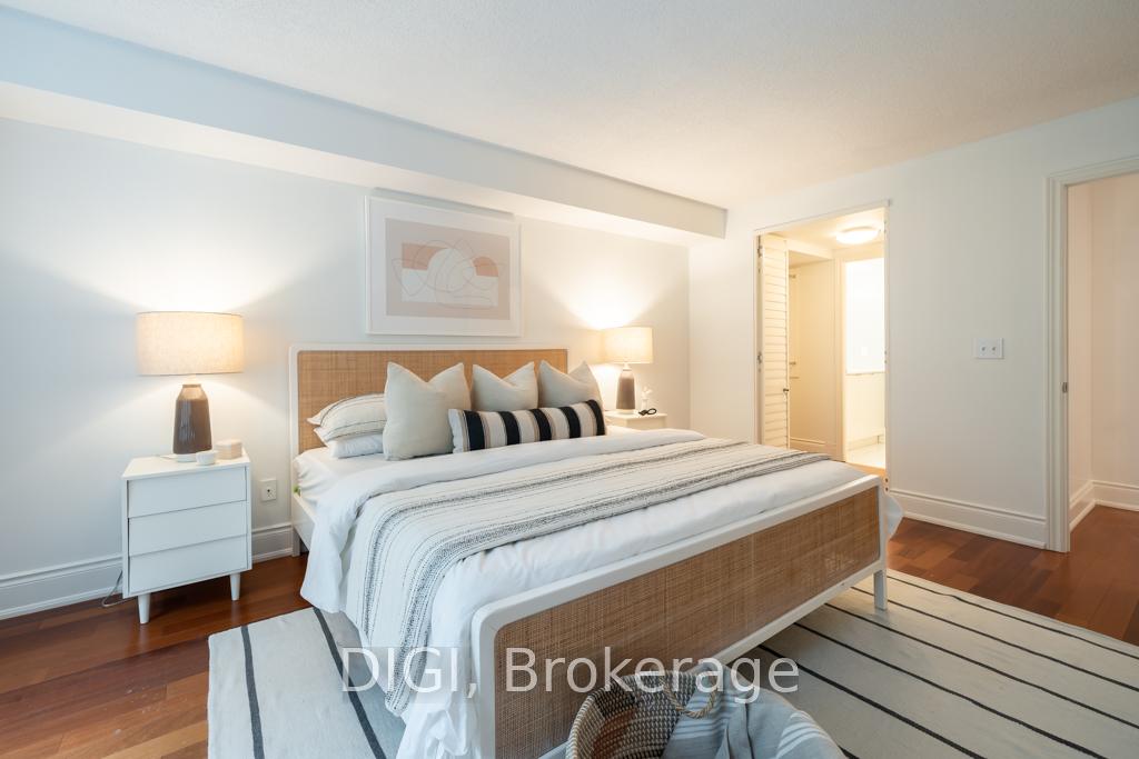 3 Bedrooms Condo at 75 York Mills, Toronto For sale