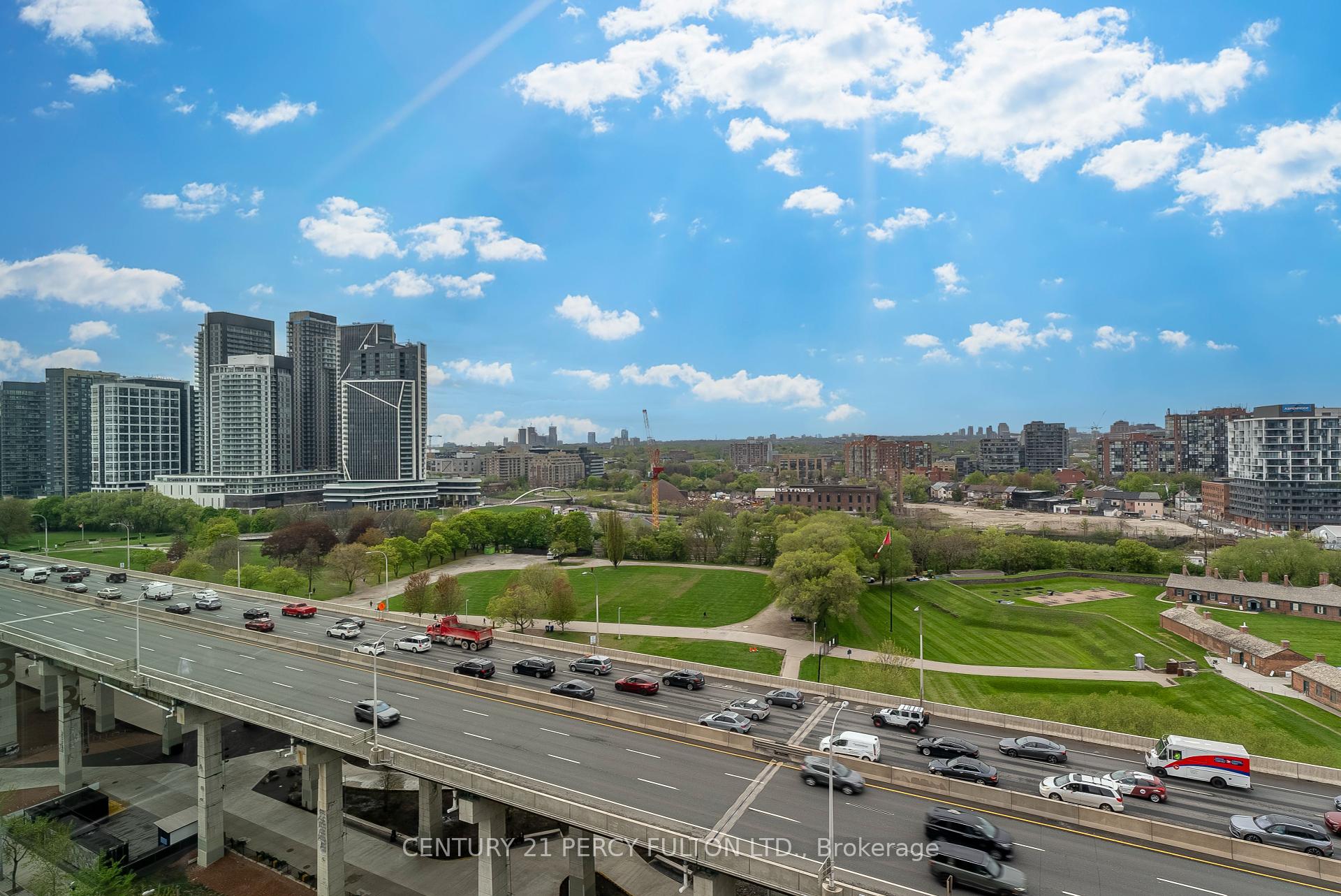 2 Bedrooms Condo at 209 Fort York, Toronto For sale