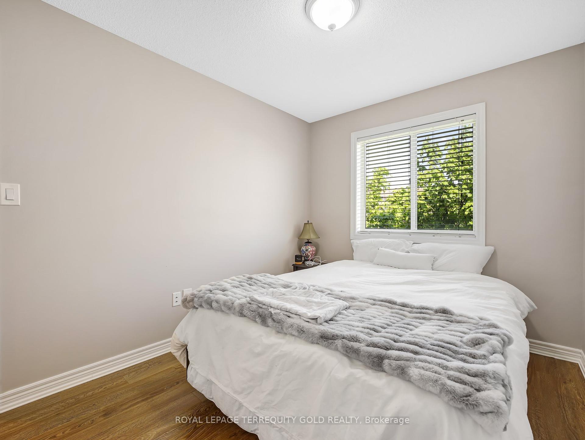 3 Bedrooms Condo at 4045 Upper Middle, Burlington For sale