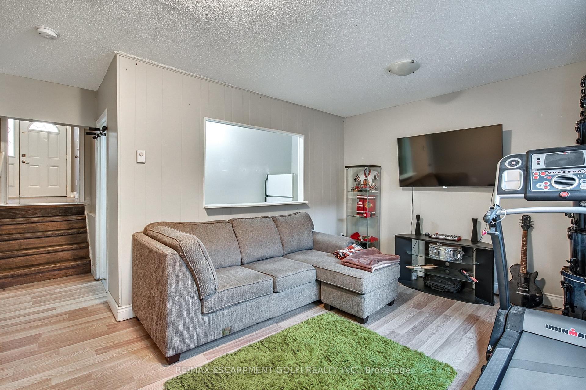 4 Bedrooms Condo at 23 WATSONS, Hamilton For sale