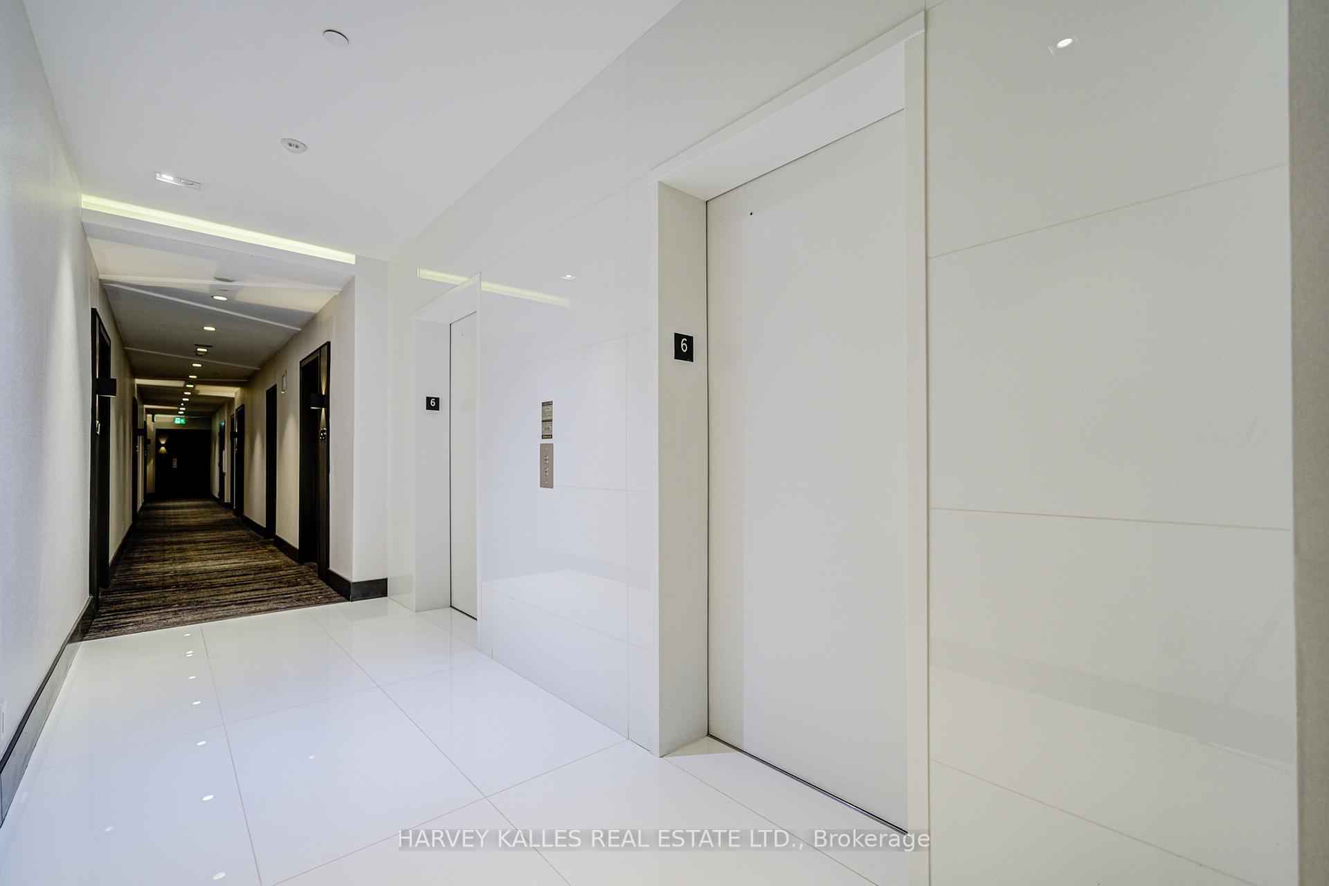 2 Bedrooms Condo at 6 Parkwood, Toronto For sale