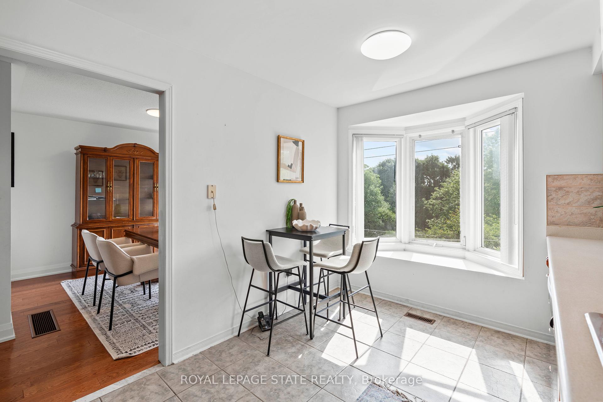 3 Bedrooms Condo at 5090 Fairview, Burlington For sale