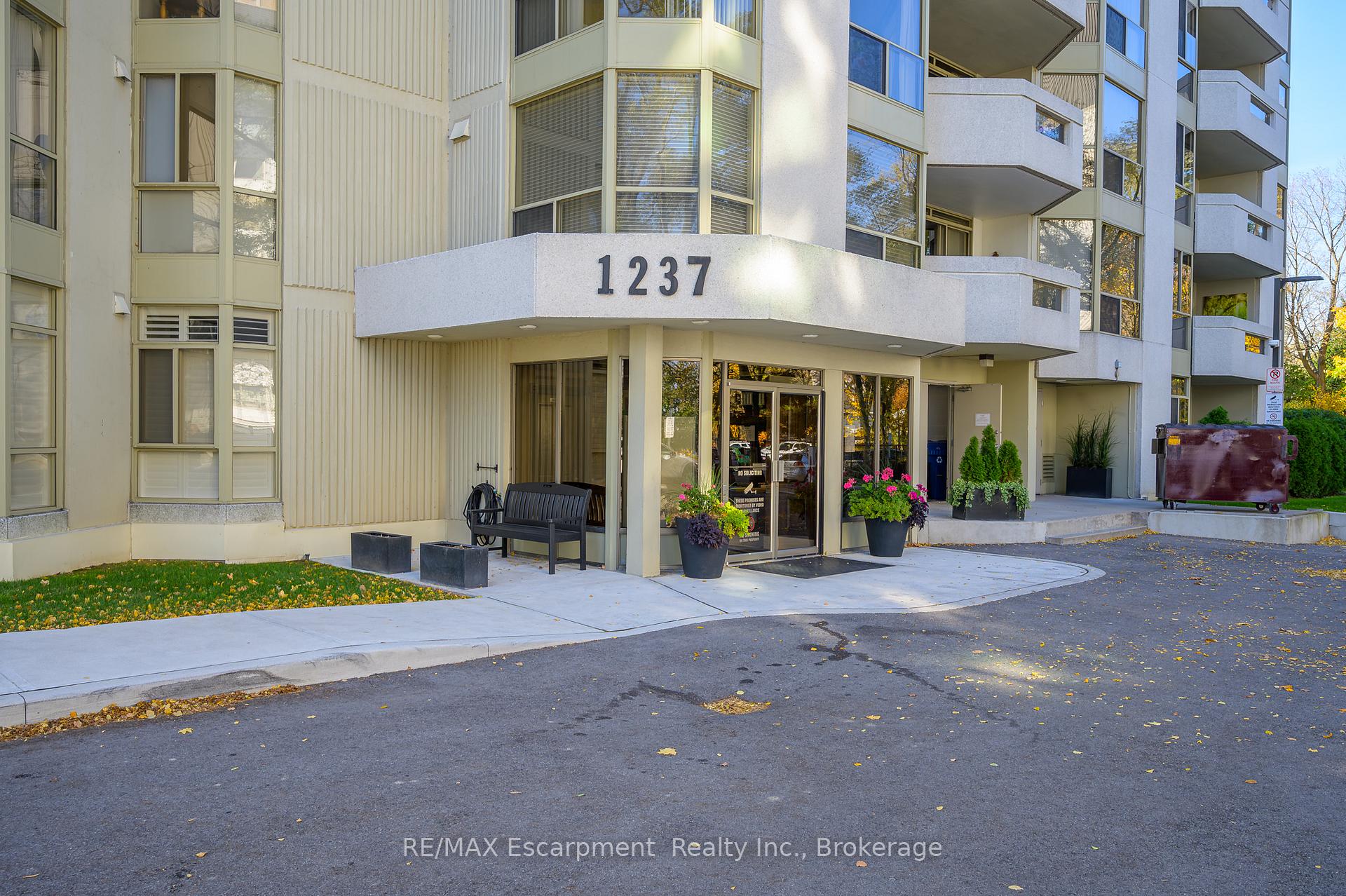 3 Bedrooms Condo at 1237 North Shore, Burlington For sale