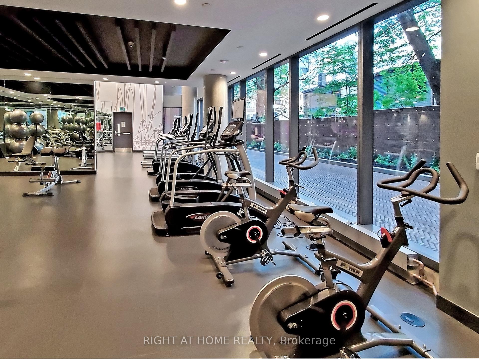 2 Bedrooms Condo at 501 Adelaide, Toronto For sale