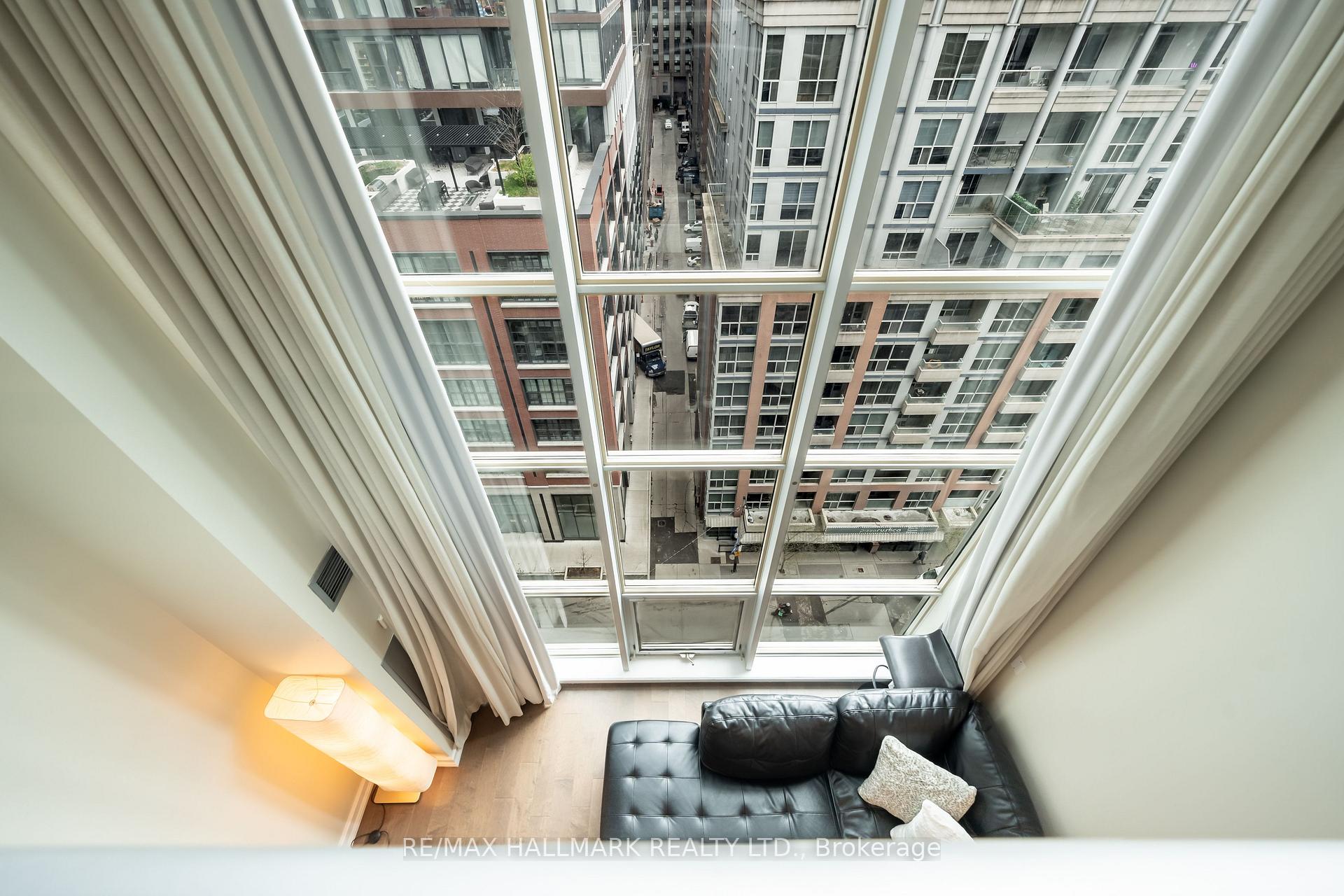 2 Bedrooms Condo at 36 Blue Jays,  Toronto For sale