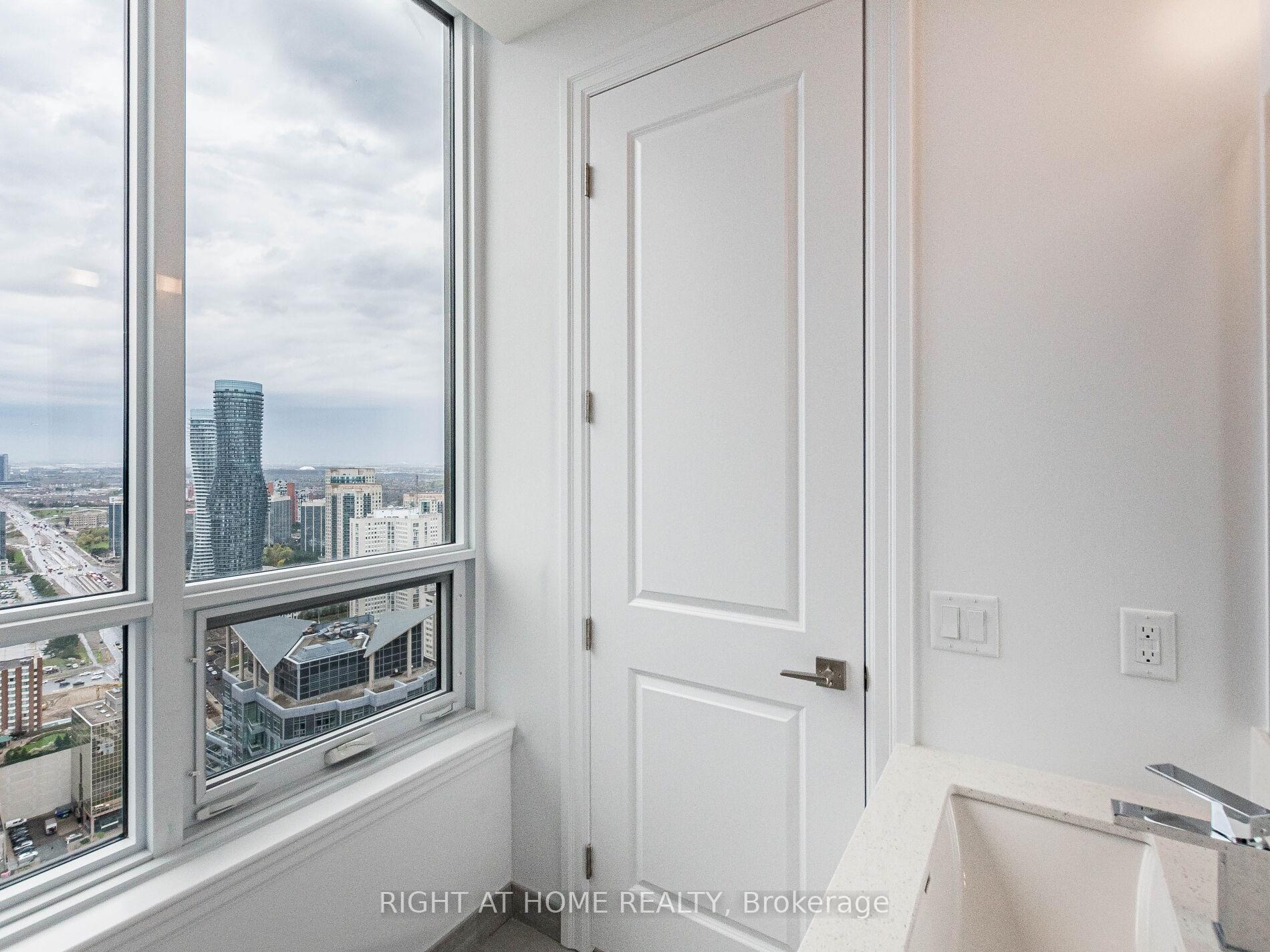 2 Bedrooms Condo at 30 Elm,  Mississauga For sale