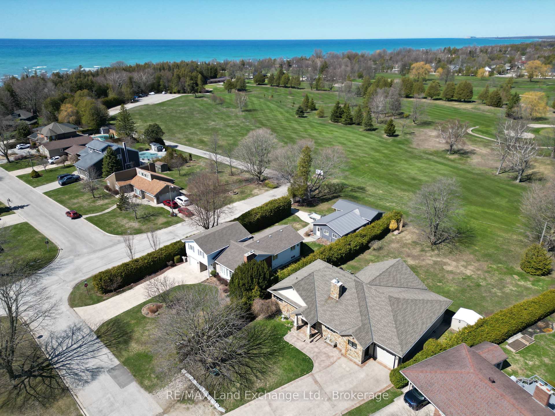 203 Campbell Crescent, Kincardine, ON N2Z 1B9