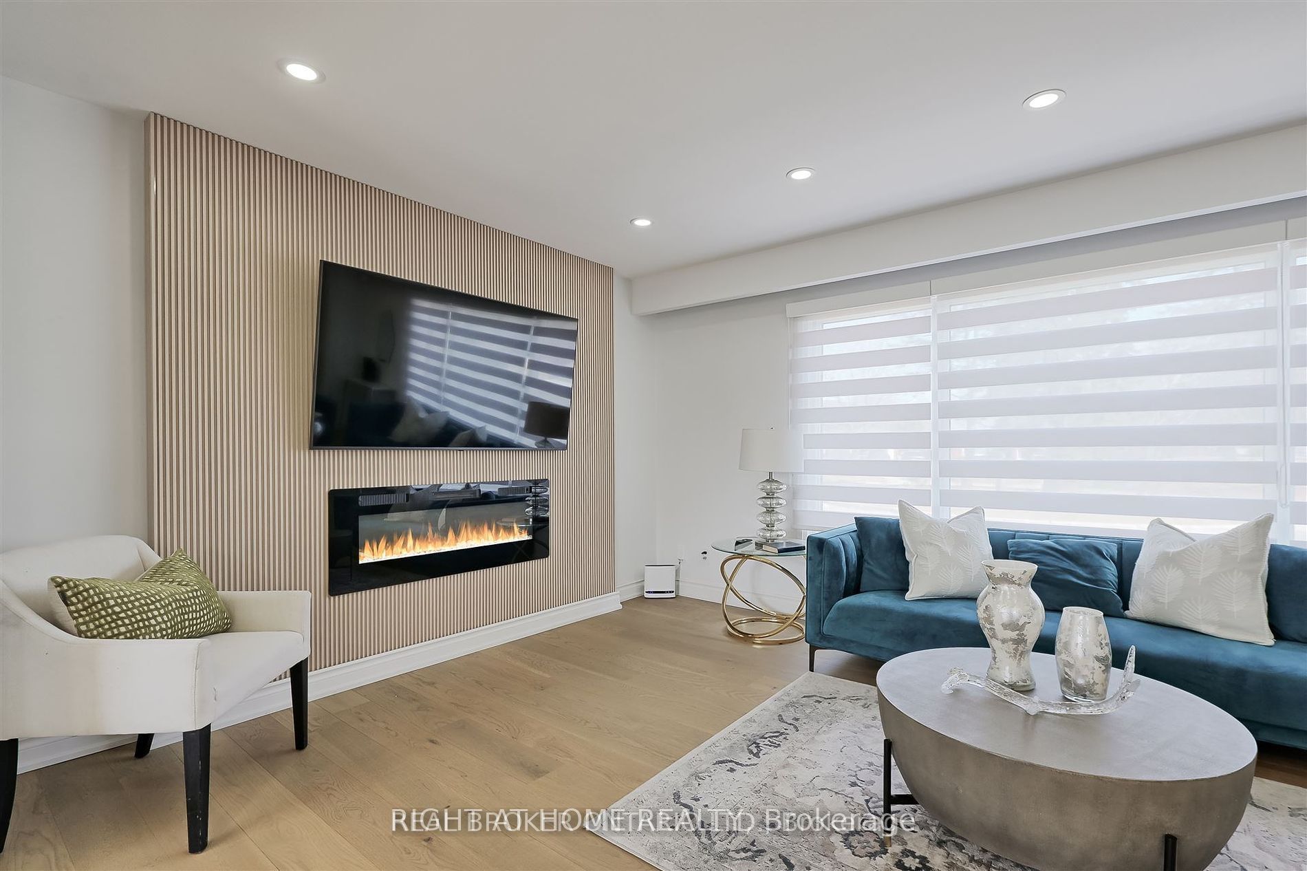 UPPER-778 Ashley Court