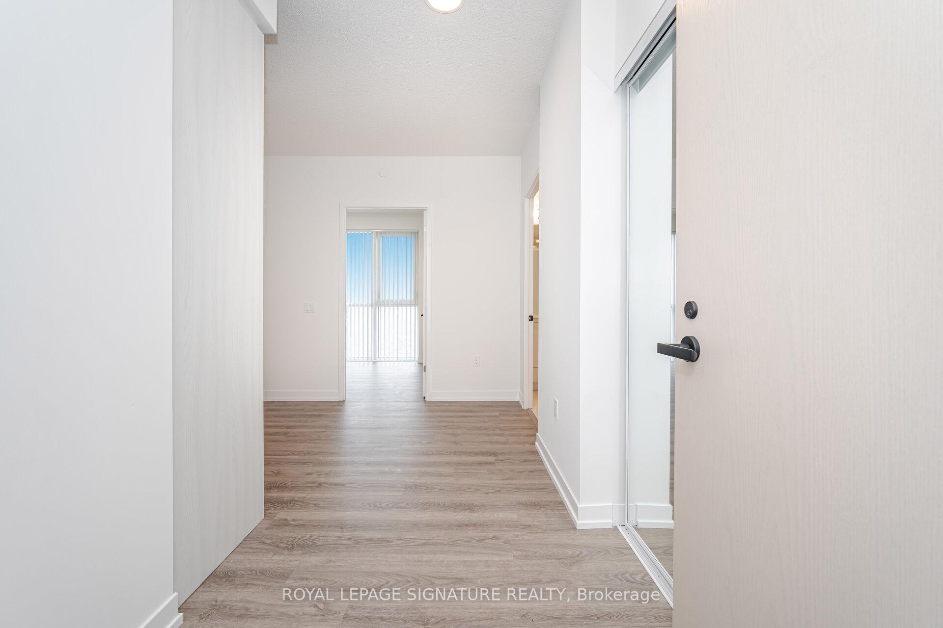 2 Bedrooms Condo at 195 Commerce, Vaughan For sale