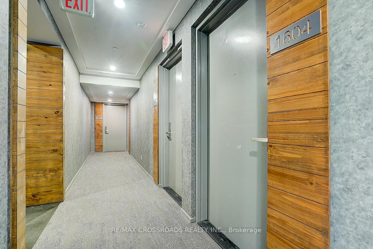 2 Bedrooms Condo at 5 St Joseph, Toronto For sale