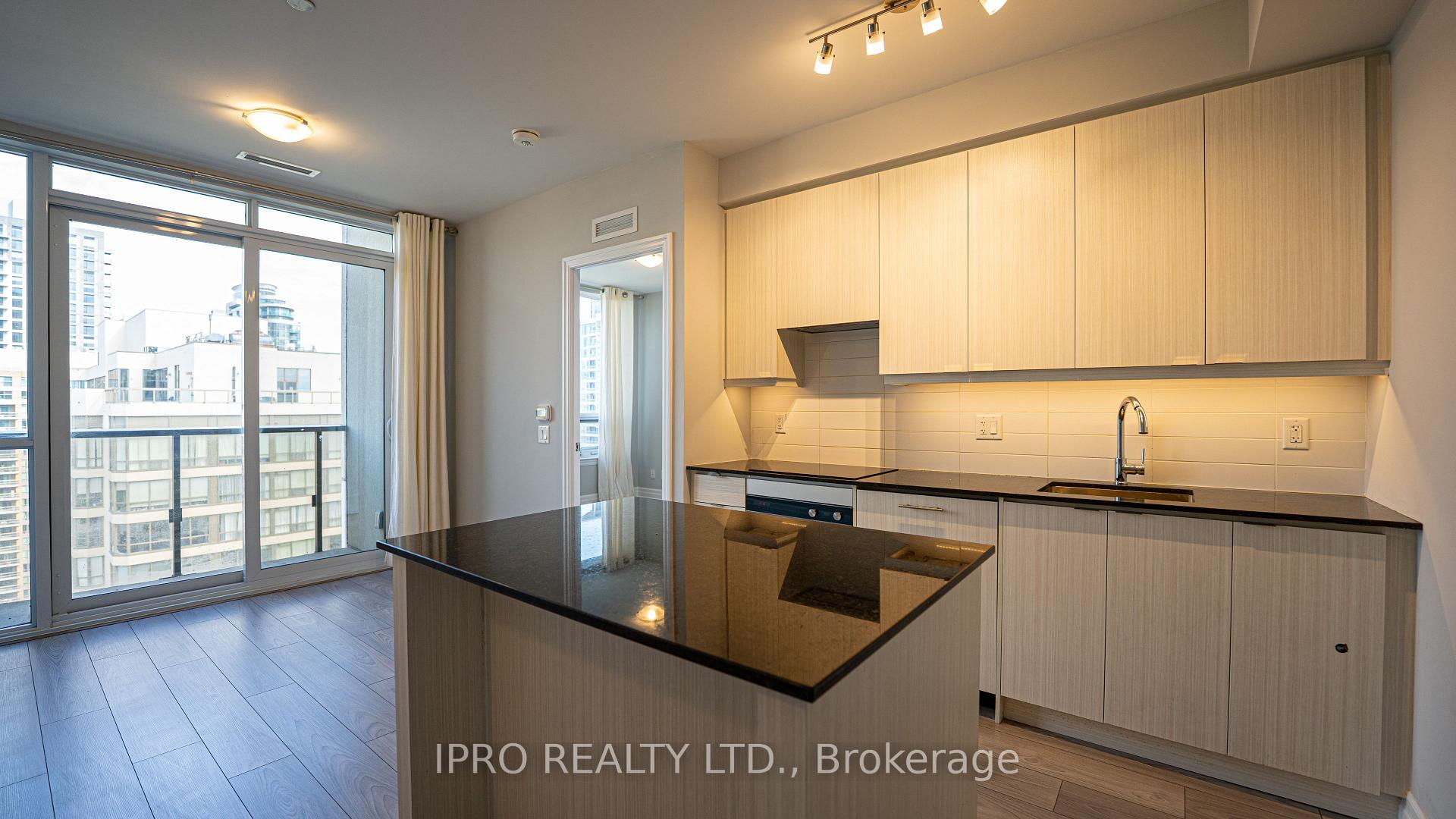 2 Bedrooms Condo at 36 Elm Dr W, Mississauga For sale