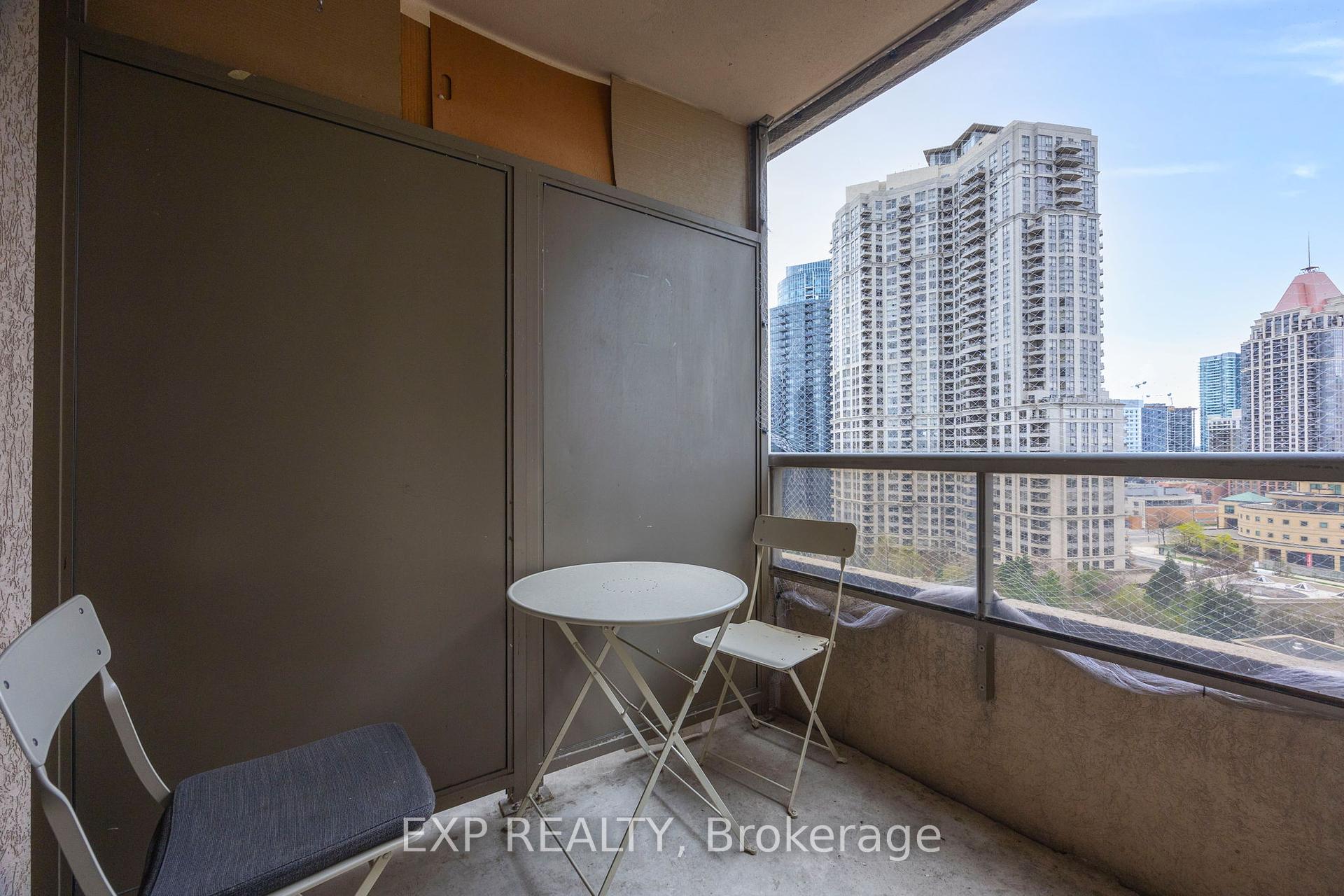 2 Bedrooms Condo at 3880 Duke Of York, Mississauga For sale