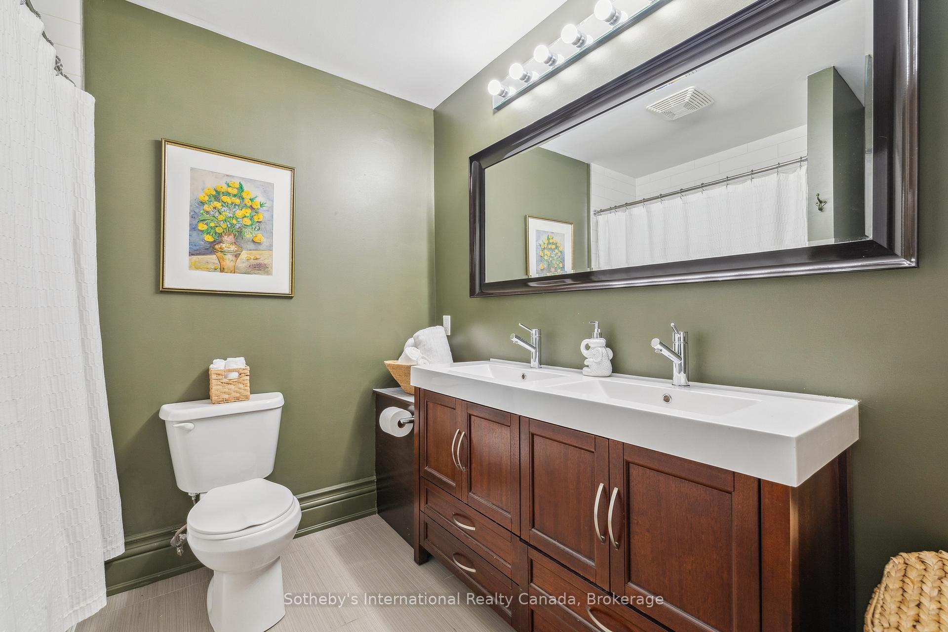 3 Bedrooms Condo at 200 Stinson, Hamilton For sale