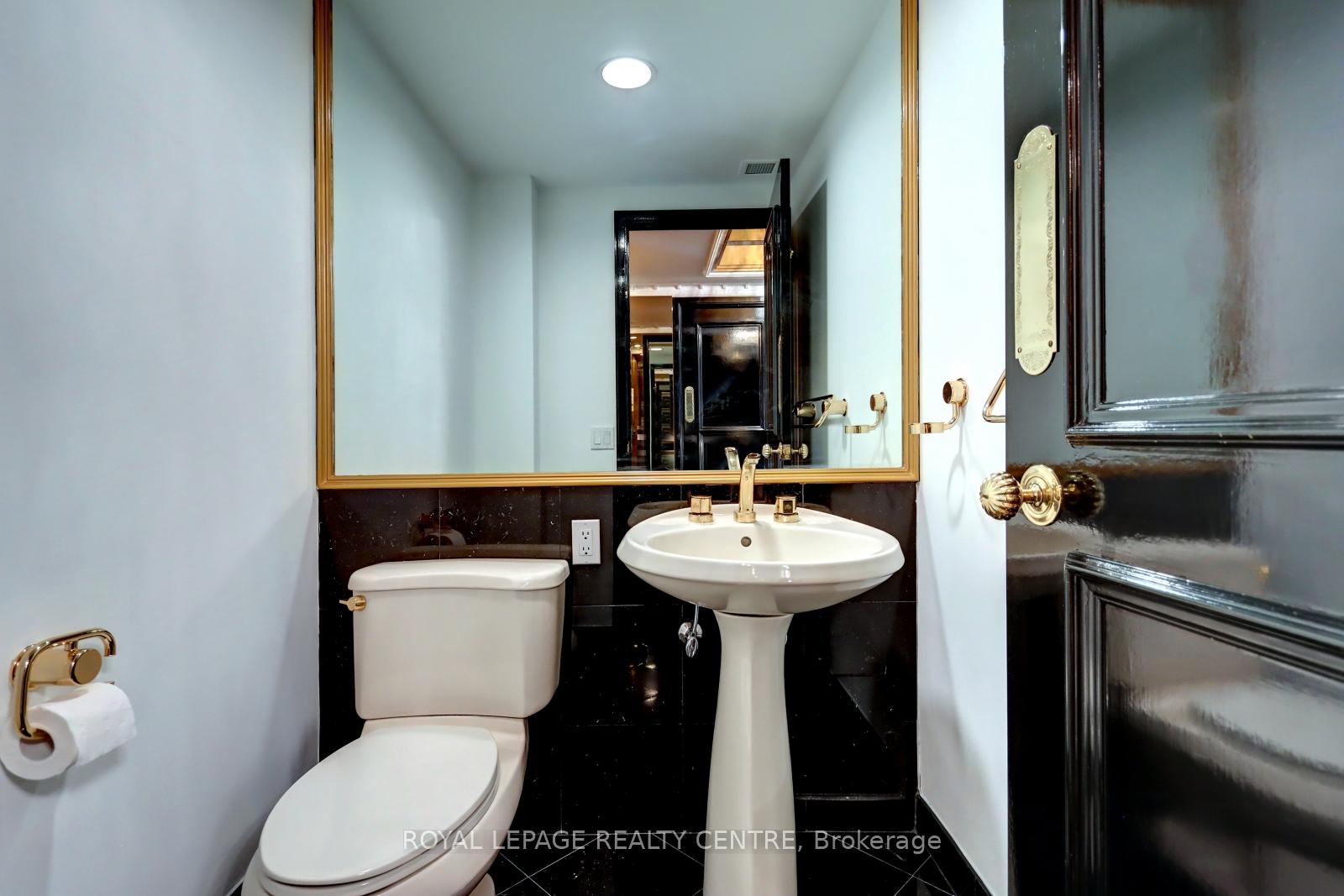 1 Bedroom Condo at 480 Queens Quay W, Toronto For sale