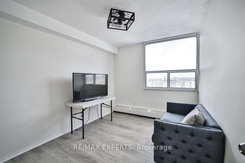 2 Bedrooms Condo at 551 The West Mall,  Toronto For sale
