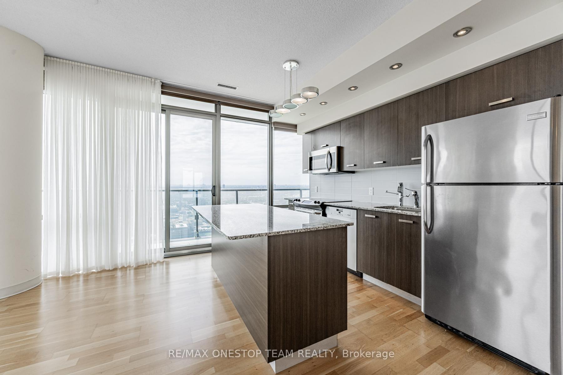 4 Bedrooms Condo at 832 Bay, Toronto For sale