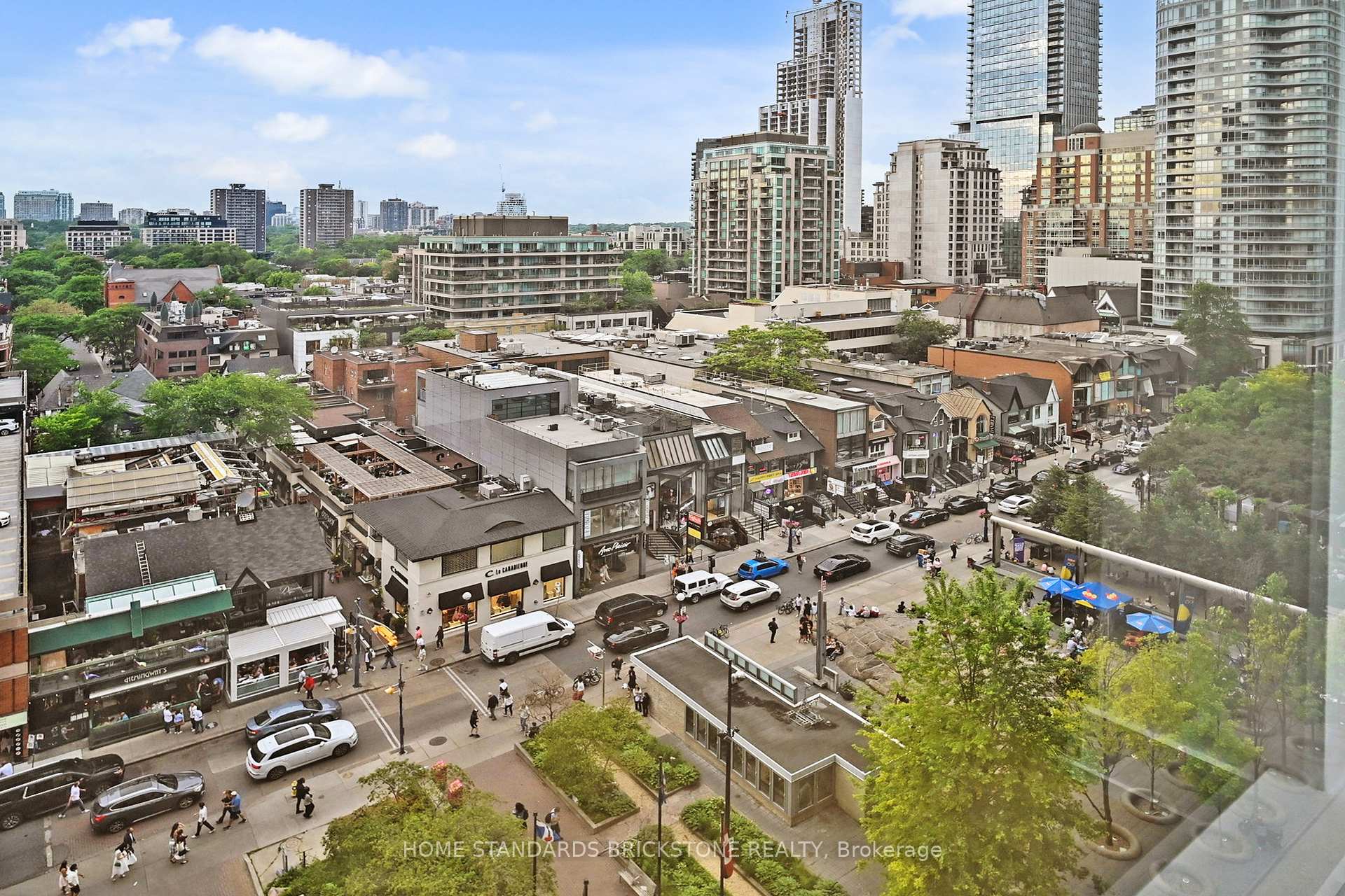2 Bedrooms Condo at 110 Bloor, Toronto For sale