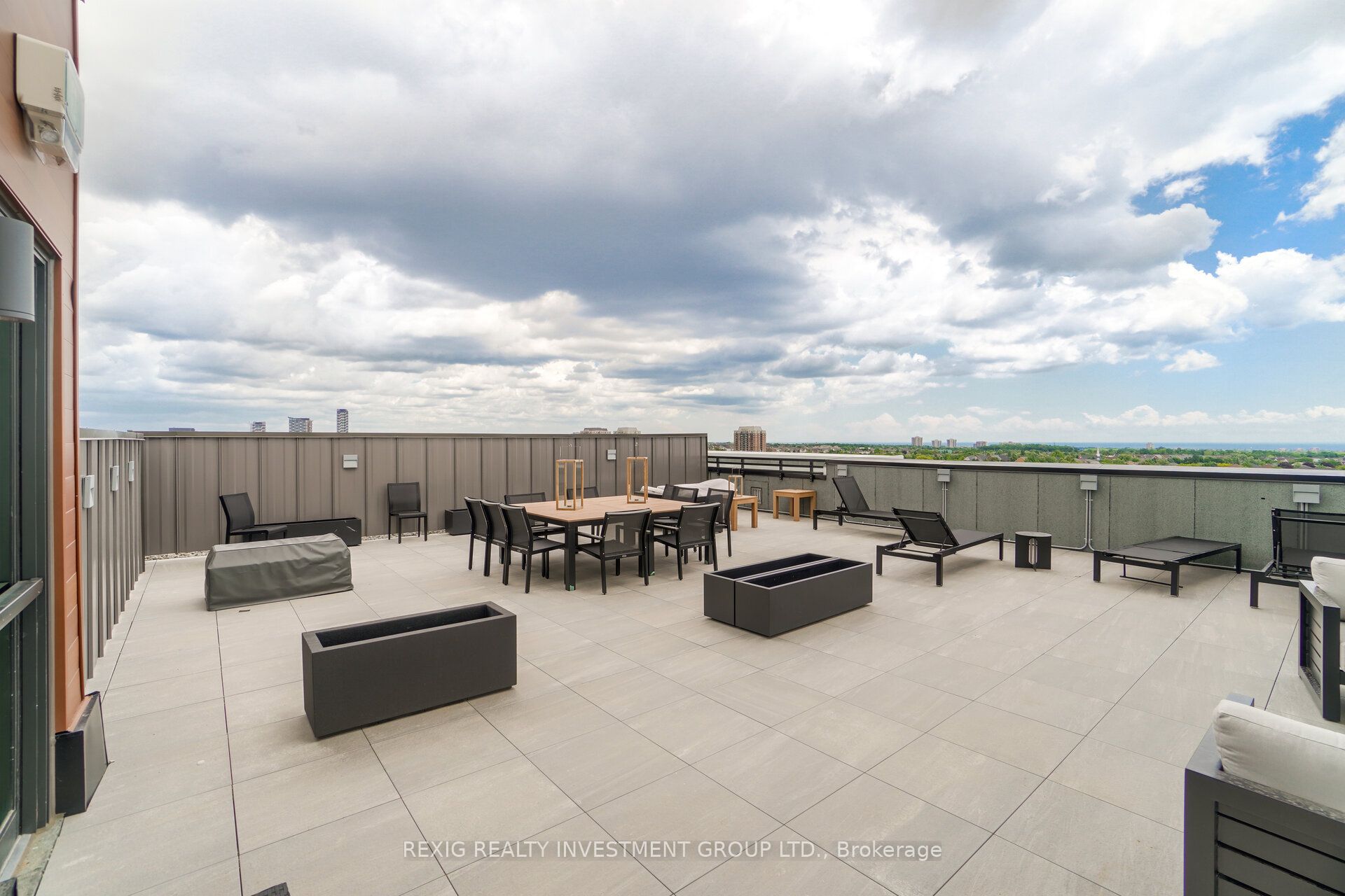 95 DUNDAS Street W, #613