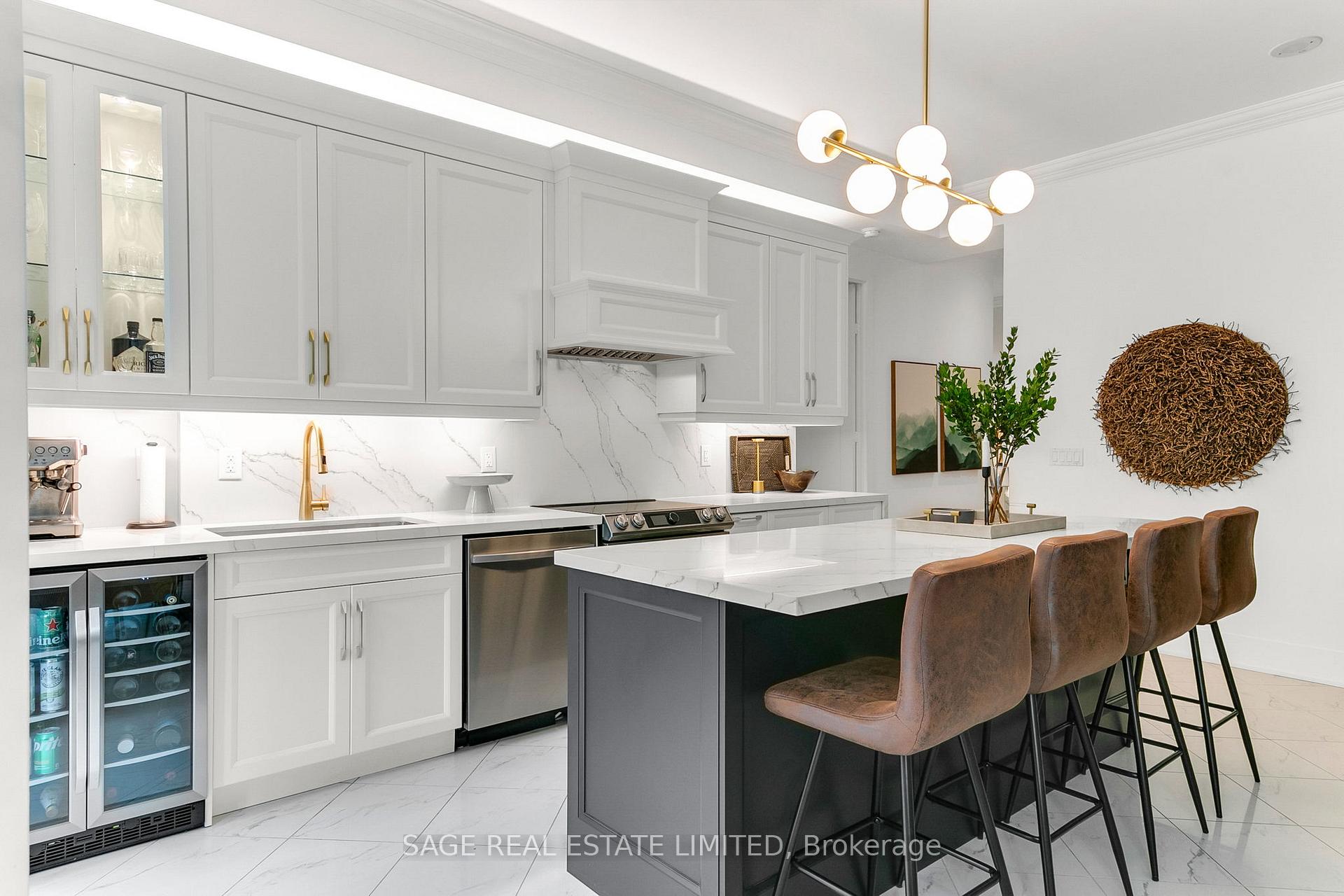 3 Bedrooms Condo at 120 Homewood, Toronto For sale