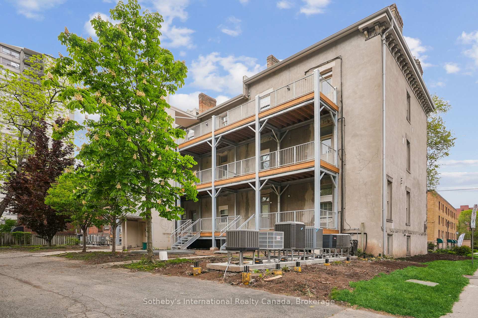 2 Bedrooms Condo at 35 Duke, Hamilton For sale