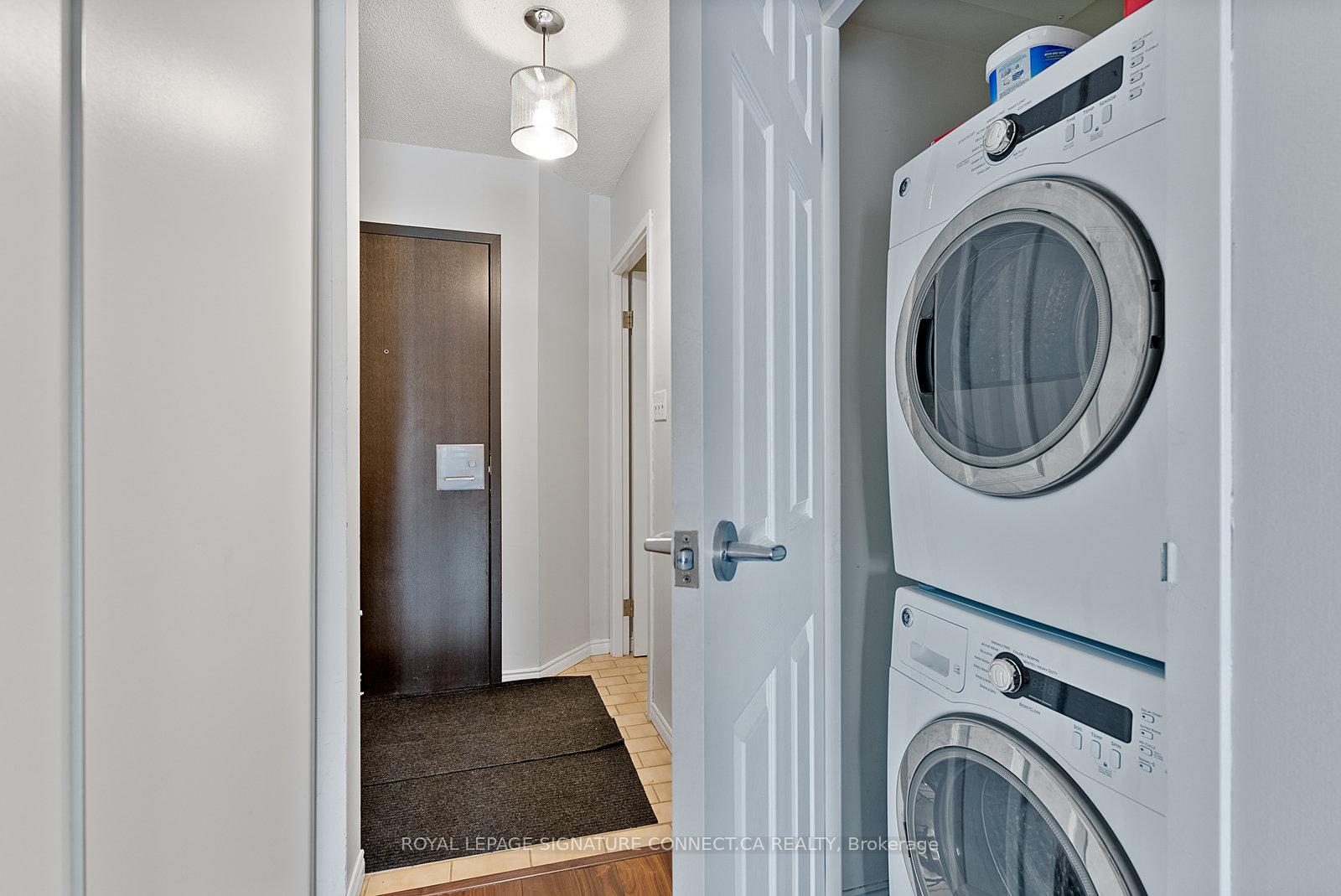 2 Bedrooms Condo at 25 The Esplanade, Toronto For sale