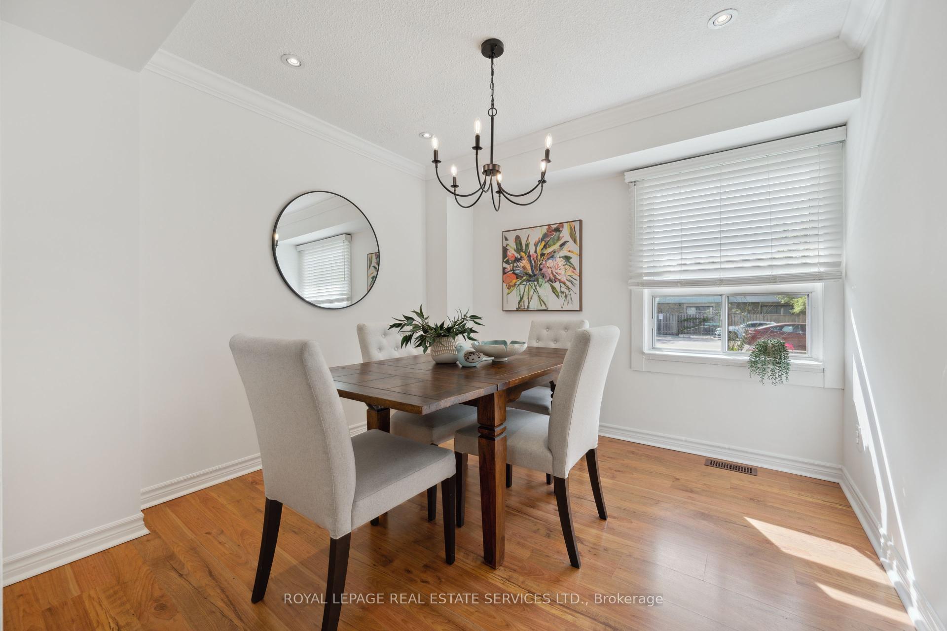 4 Bedrooms Condo at 6540 Falconer, Mississauga For sale