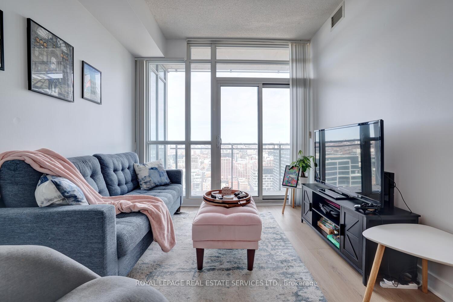 1 Bedroom Condo at 15 Iceboat,  Toronto For sale