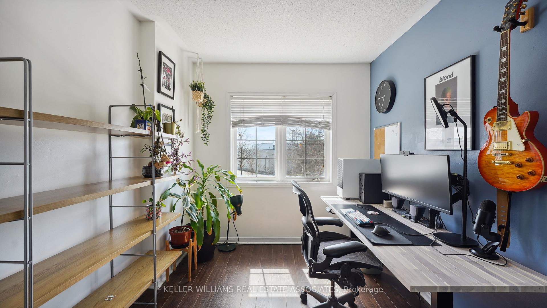 3 Bedrooms Condo at 6399 Spinnaker, Mississauga For sale