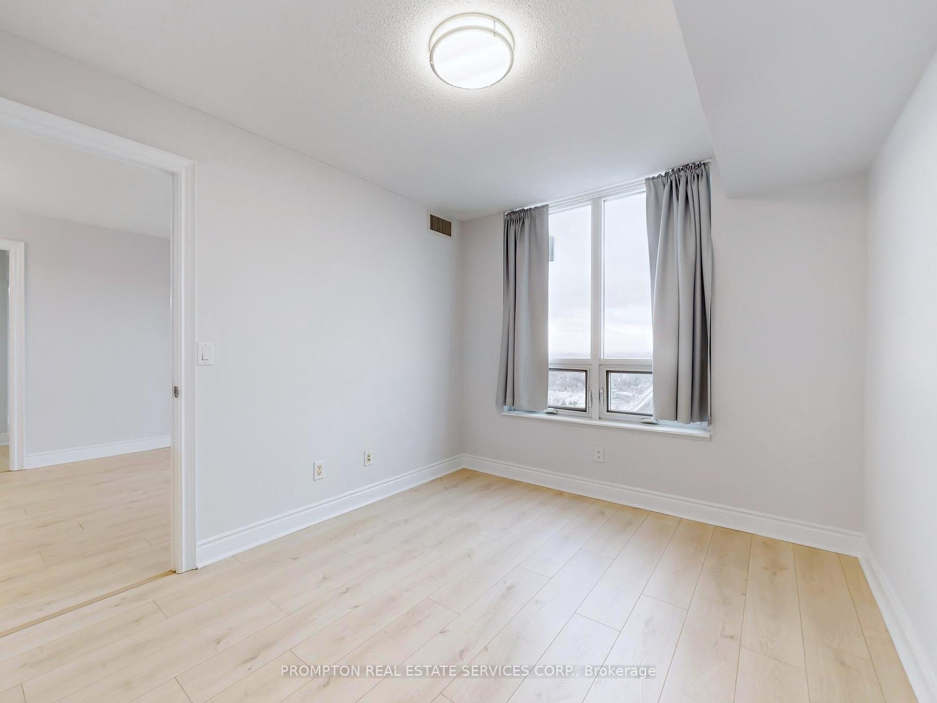 2 Bedrooms Condo at 15 Greenview, Toronto For sale