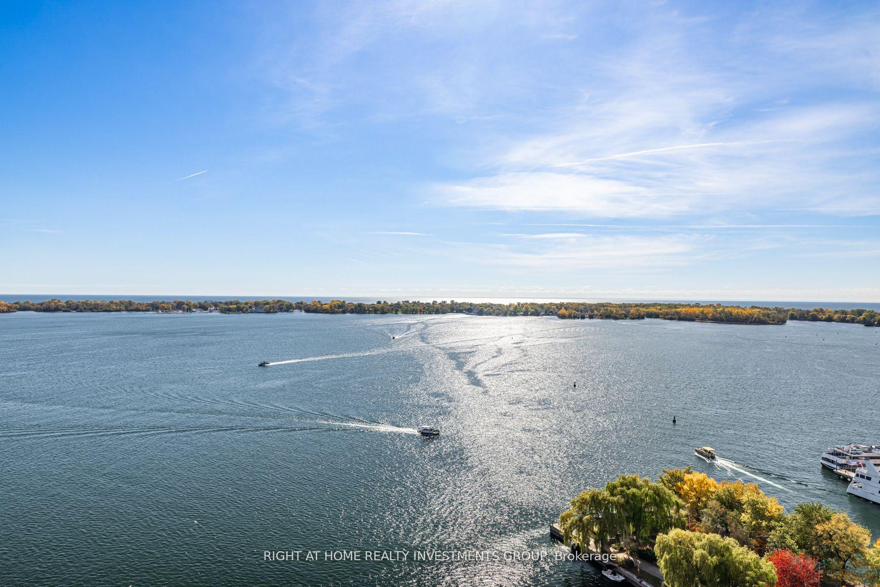 3 Bedrooms Condo at 65 Harbour,  Toronto For sale
