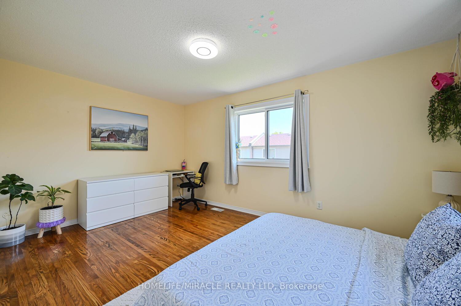 2 Bedrooms Condo at 5255 Guildwood, Mississauga For sale
