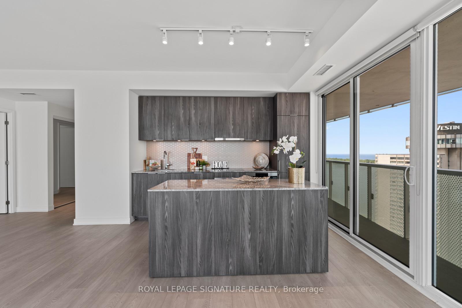 3 Bedrooms Condo at 15 Queens, Toronto For sale