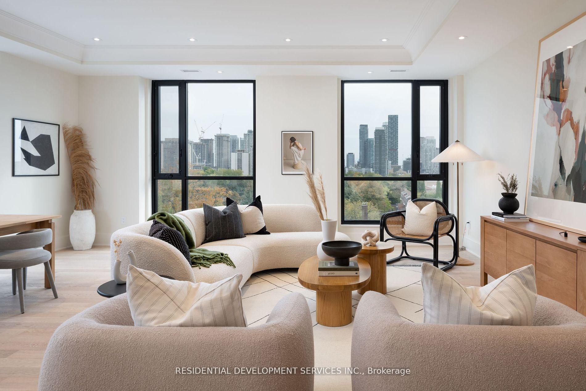 3 Bedrooms Condo at 1 Strathgowan,  Toronto For sale