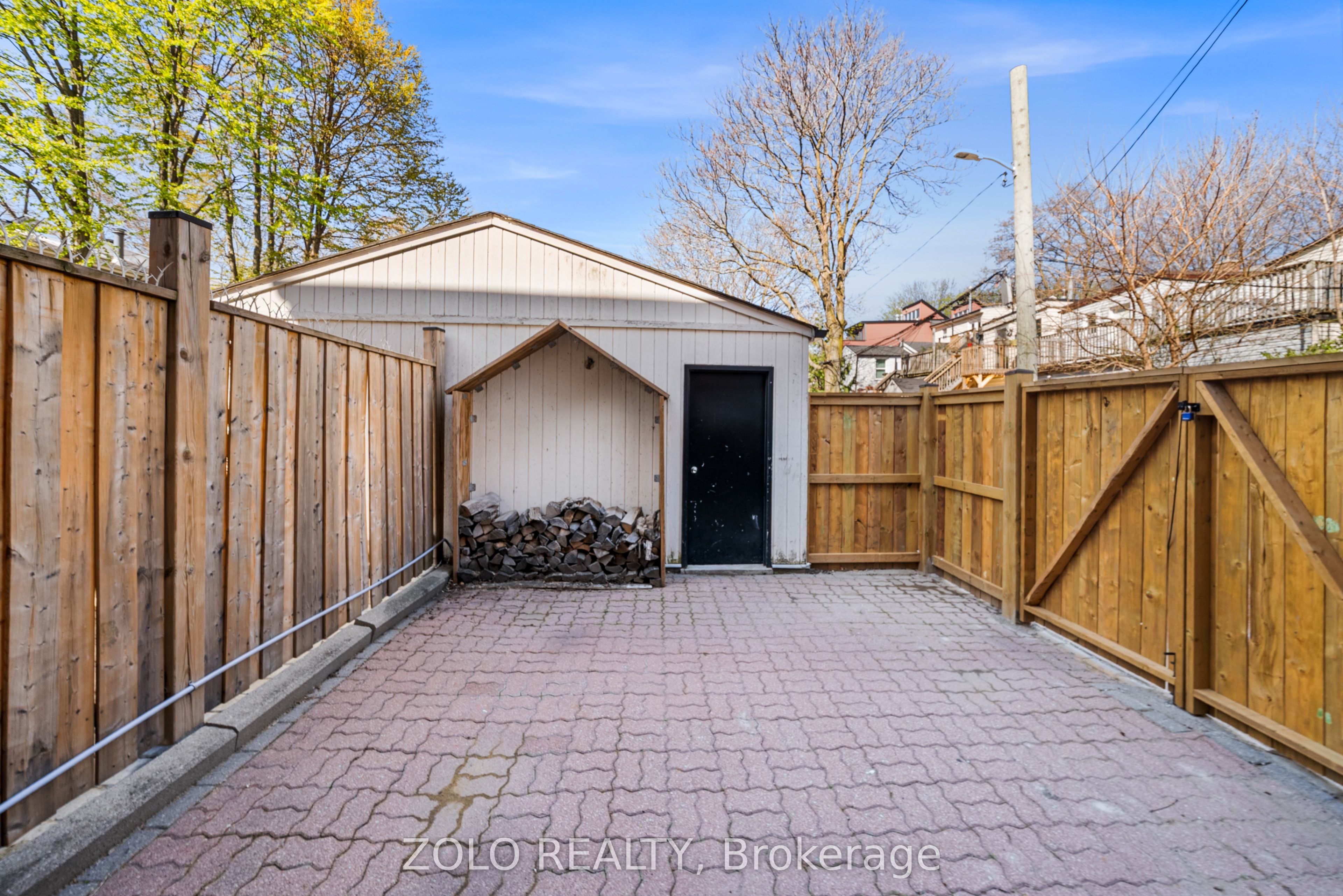 58 Soho Square, Toronto, ON M5T 2Z4