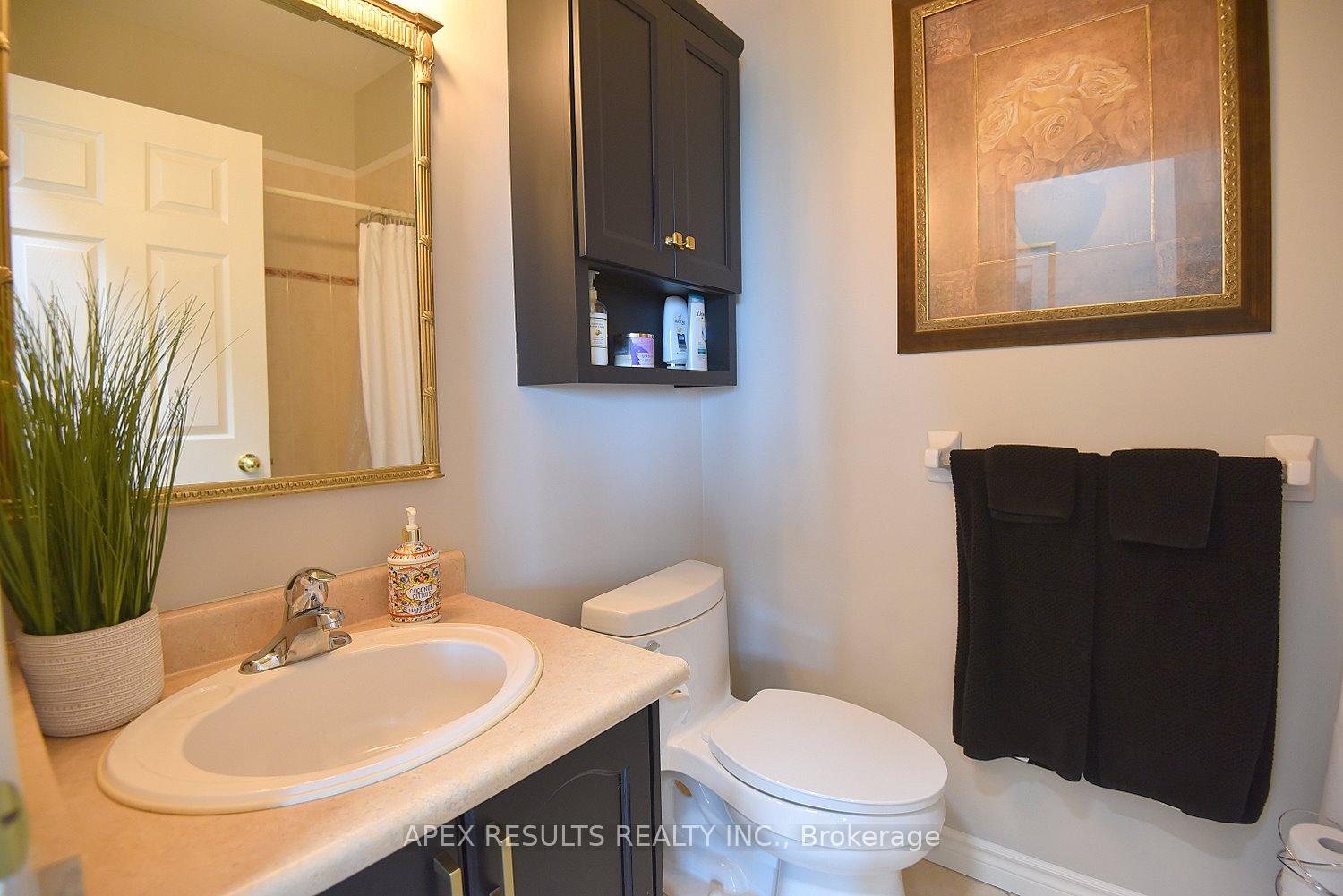 3 Bedrooms Condo at 262 Dundas, Hamilton For sale