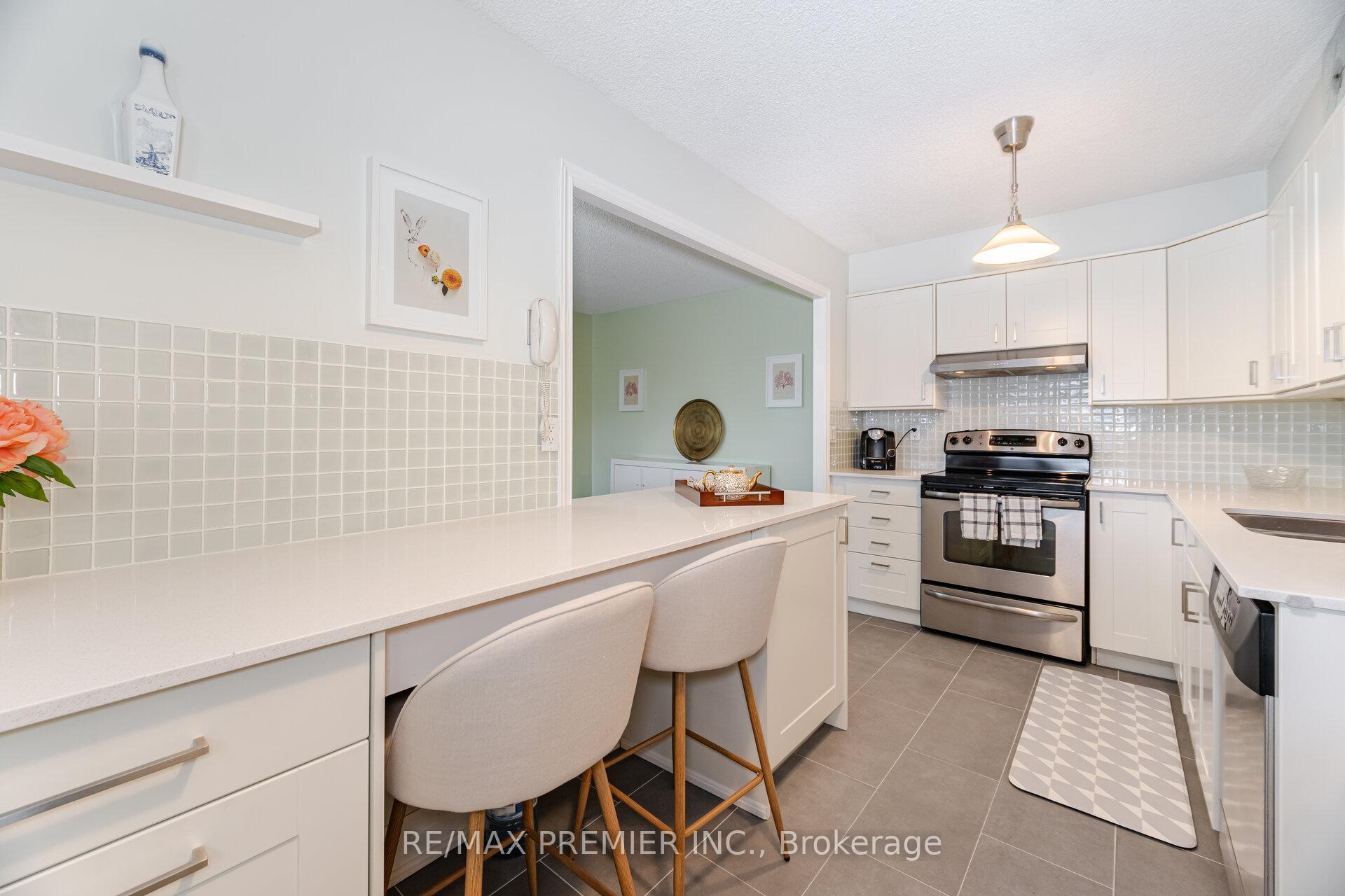 2 Bedrooms Condo at 270 Scarlett, Toronto For sale