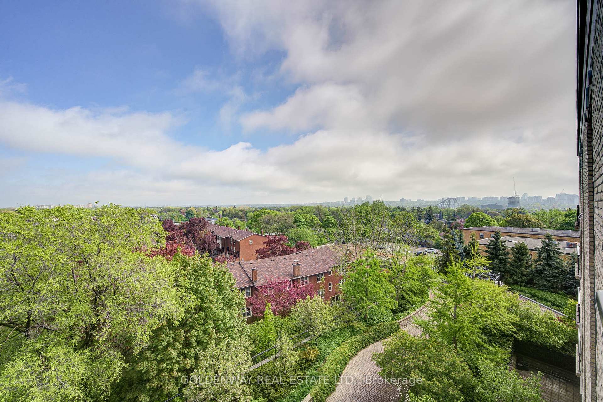 2 Bedrooms Condo at 676 Sheppard, Toronto For sale